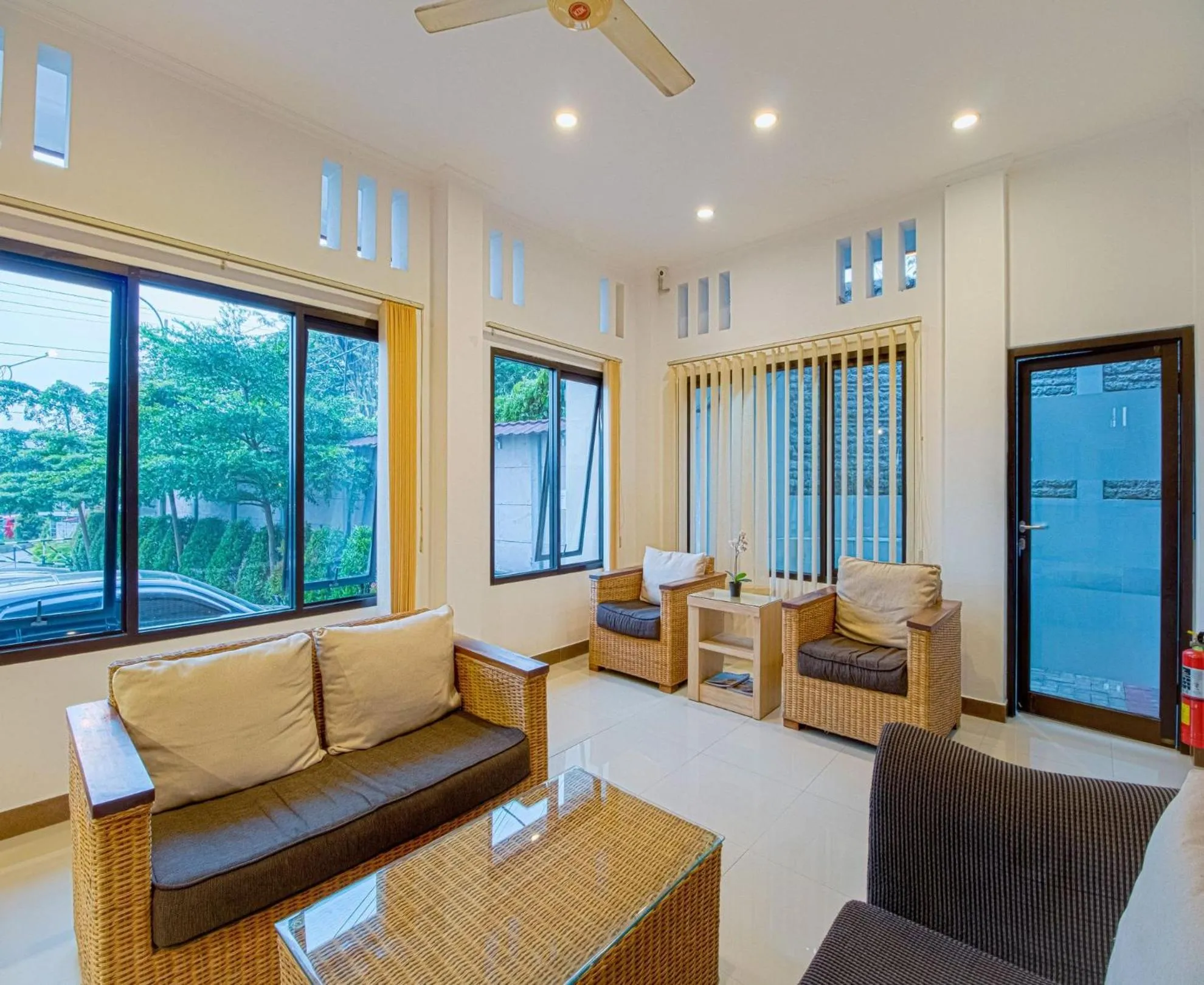 Communal lounge/ TV room in Citrus-House com Hotel