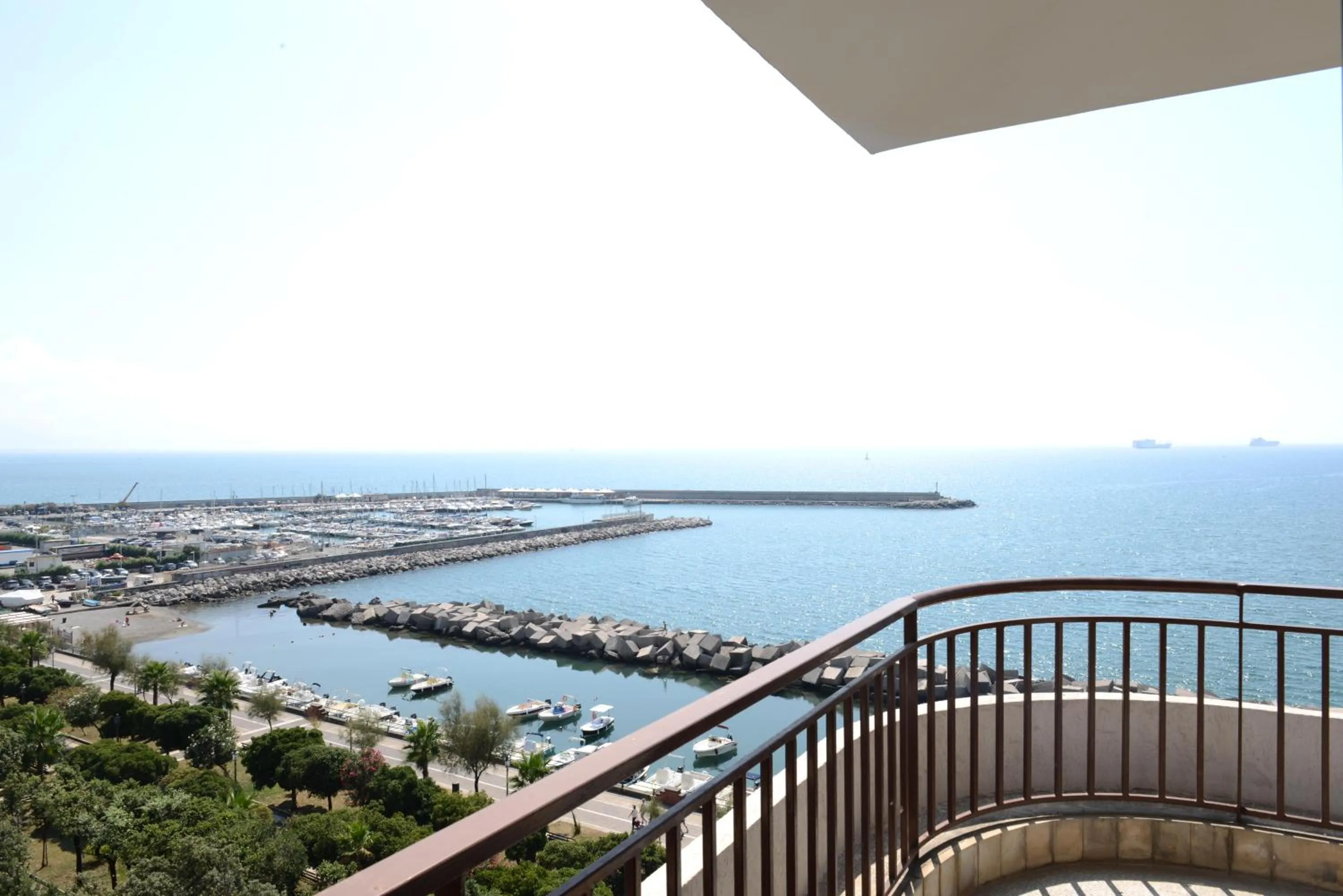 Property building in Attico 195