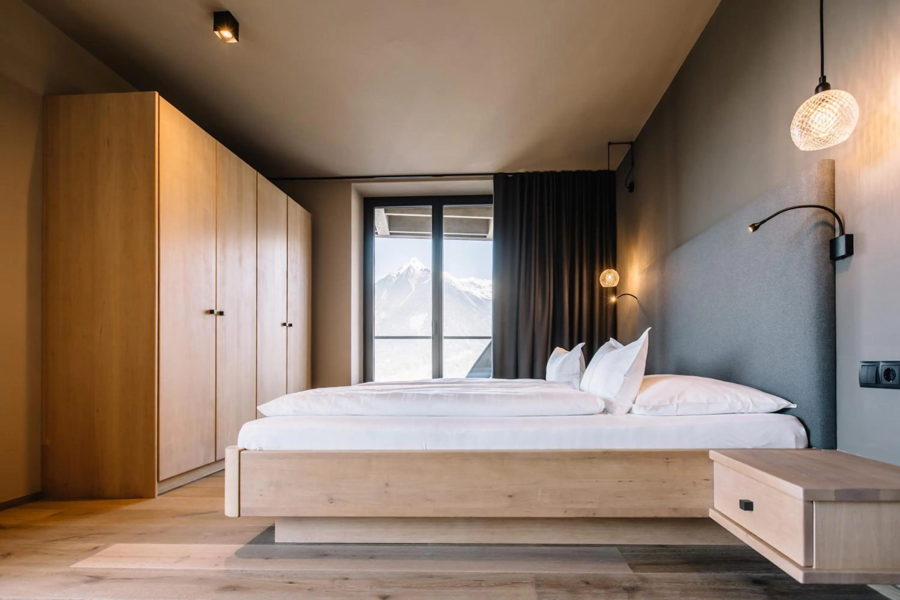 Bed in Panoramic Suites Winzerhöhe