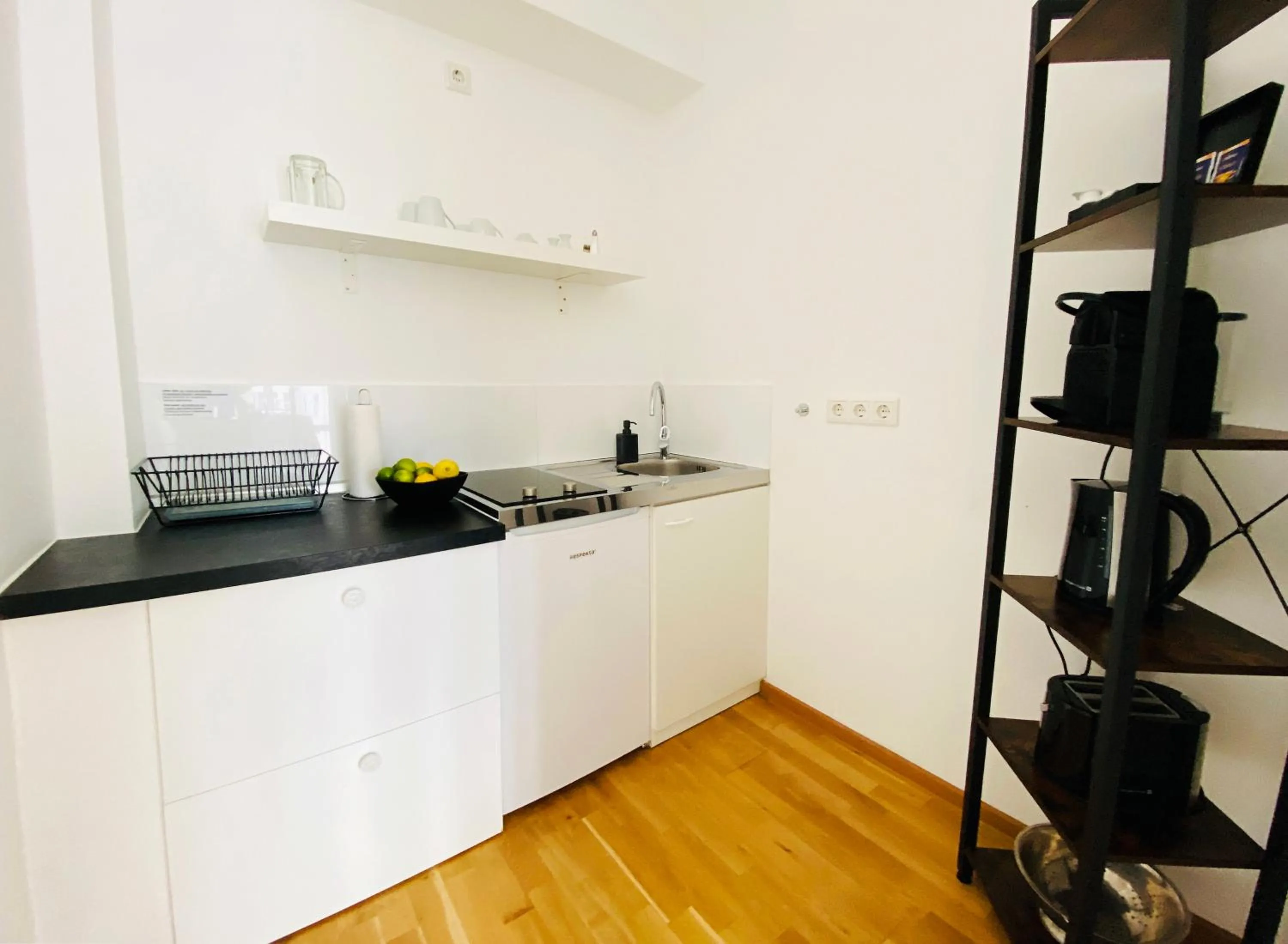 Kitchen or kitchenette in Victoria Apartments