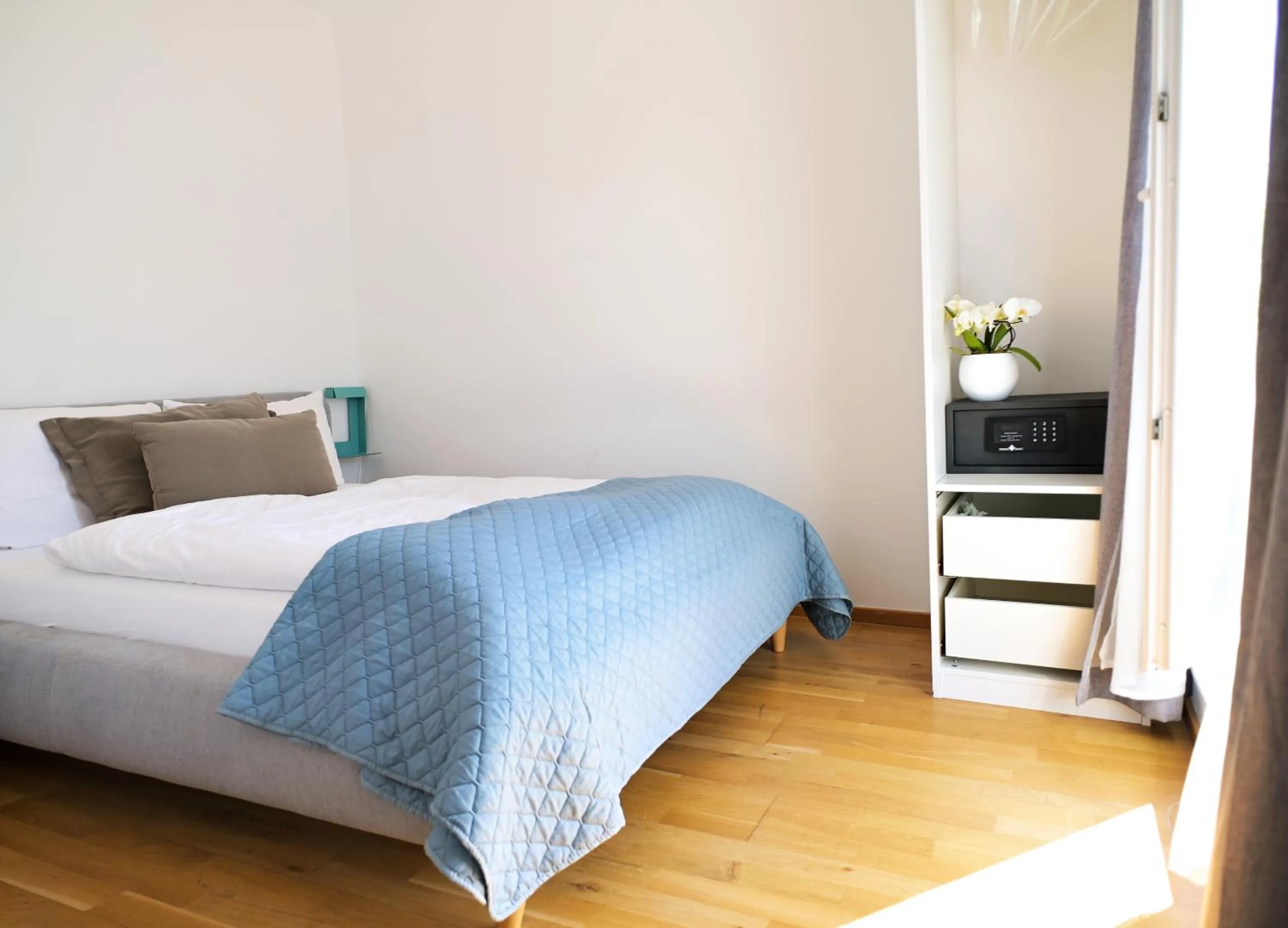 Bedroom, Bed in Victoria Apartments