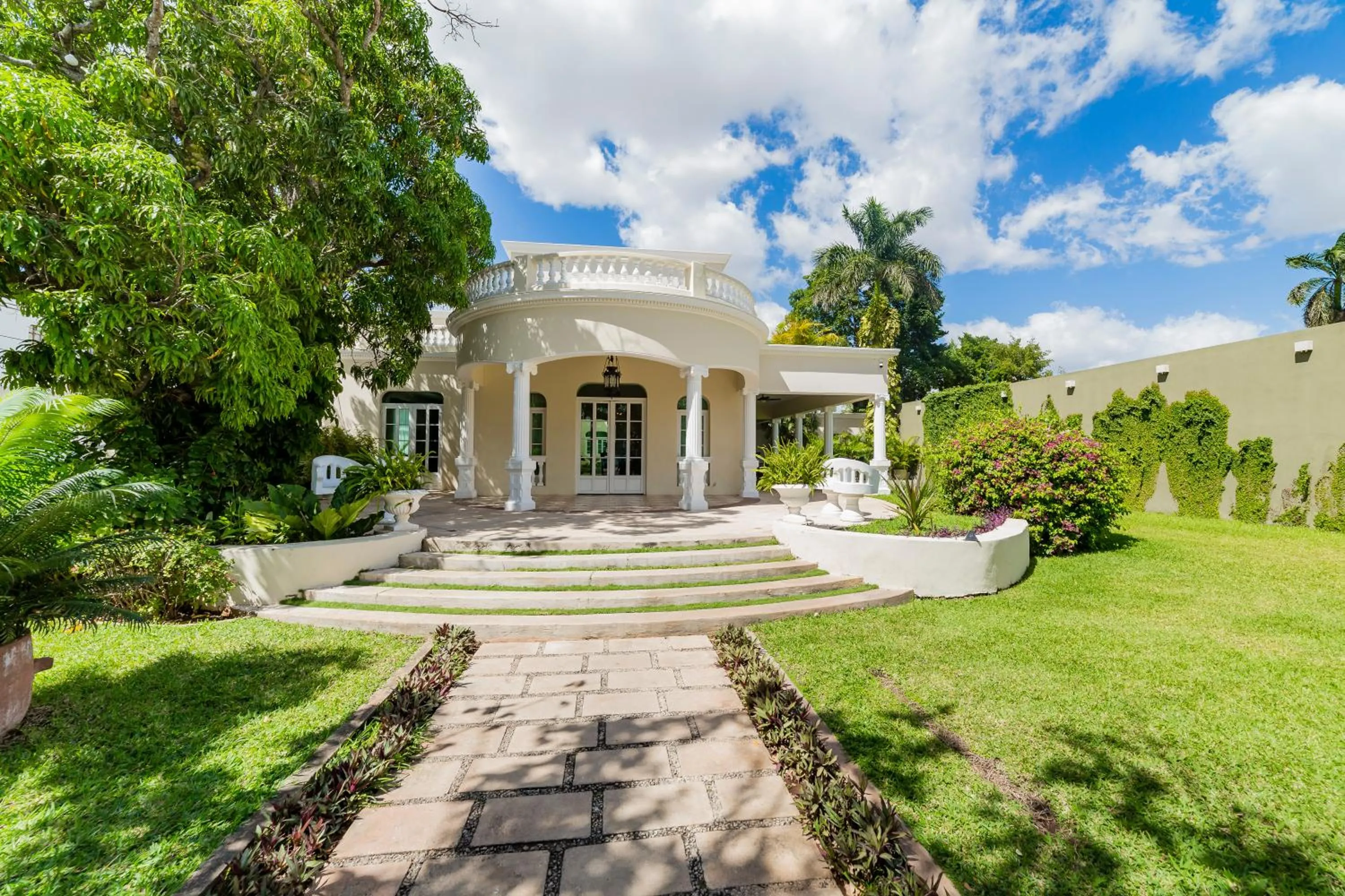 Facade/entrance in Delfina Boutique Hotel