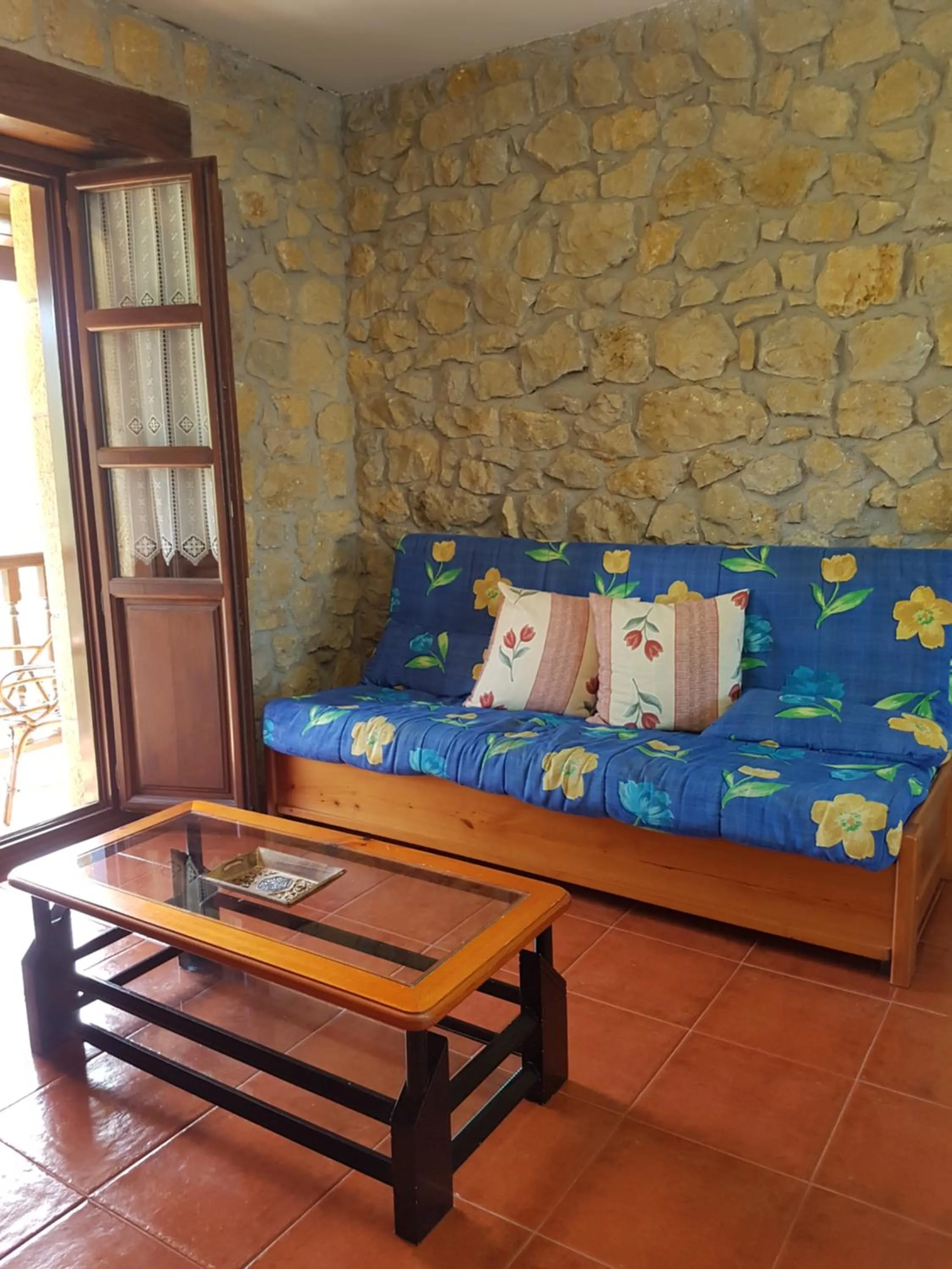 Photo of the whole room, Bed in El Pedroso
