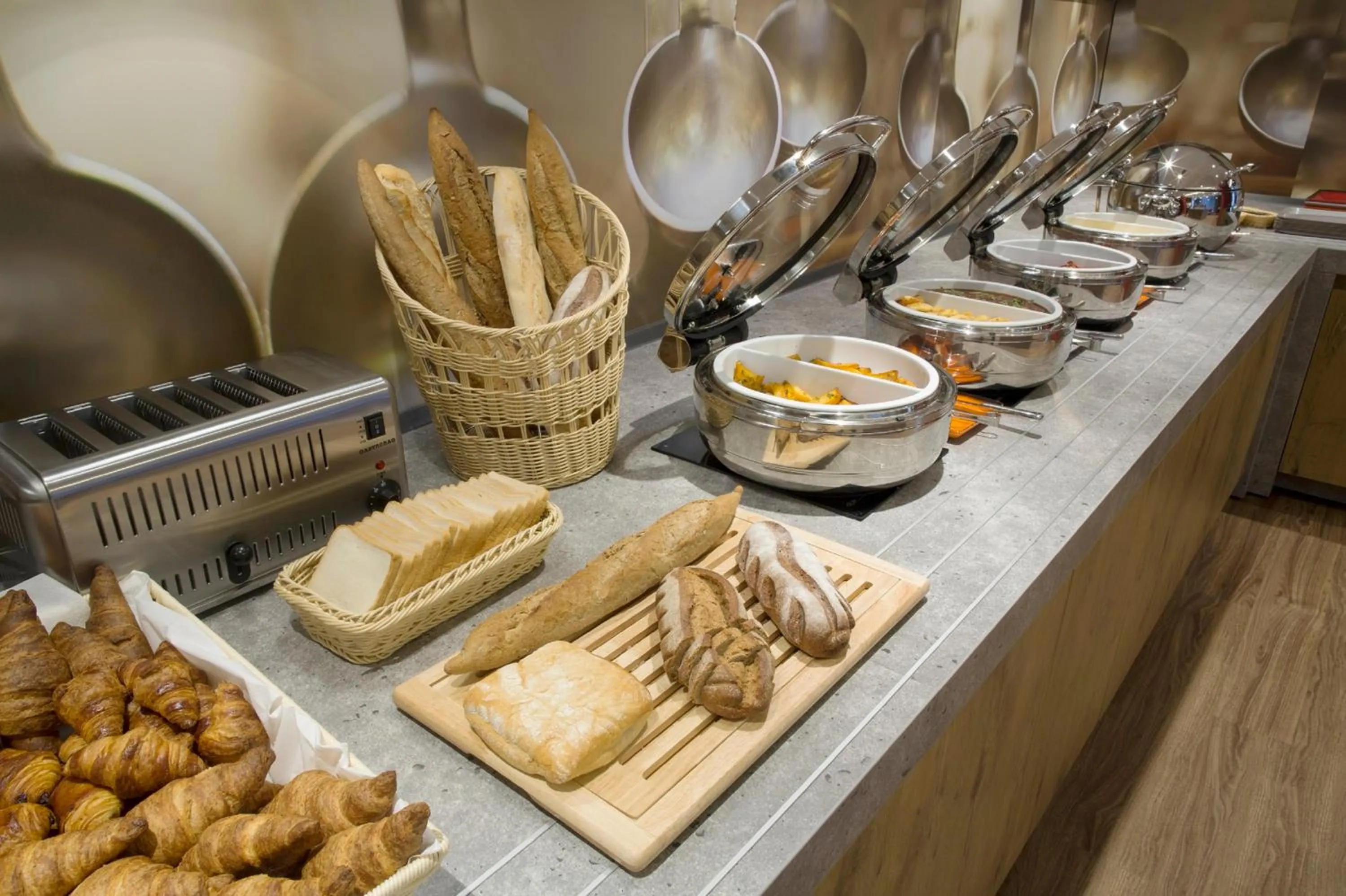 Kitchen or kitchenette in ibis Yerevan Center