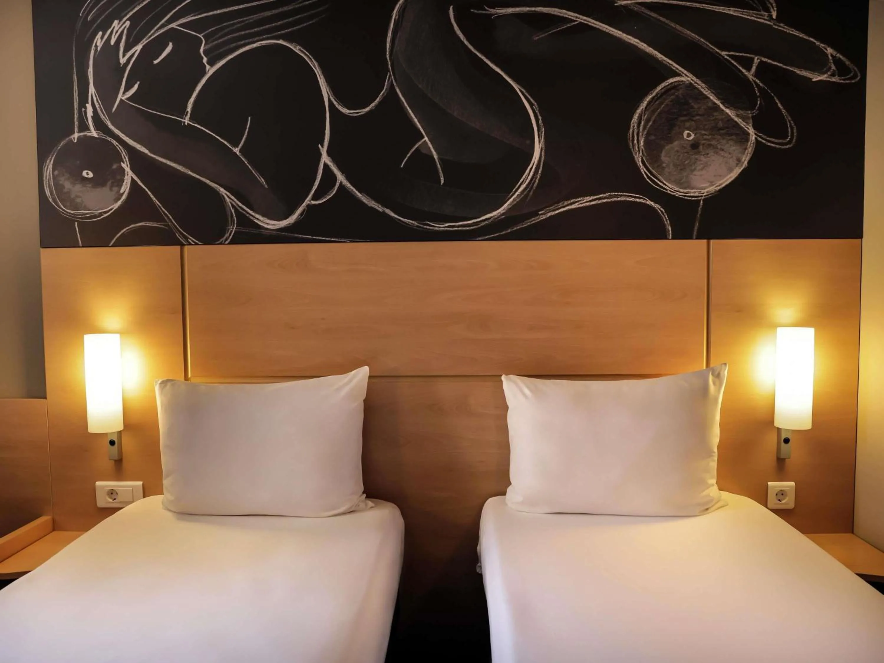 Bedroom, Bed in ibis Yerevan Center