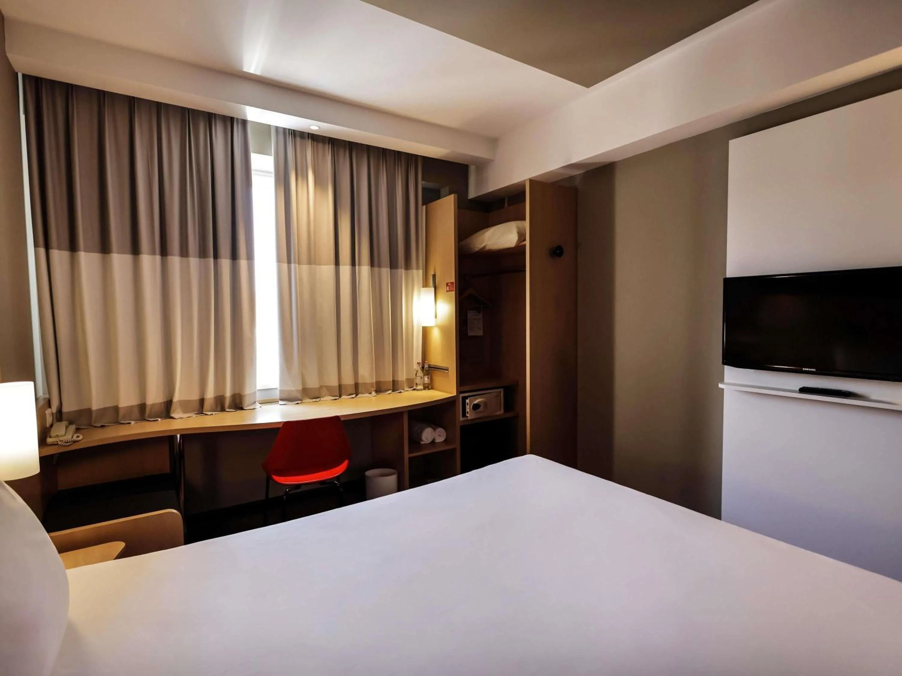 Bedroom, Bed in ibis Yerevan Center