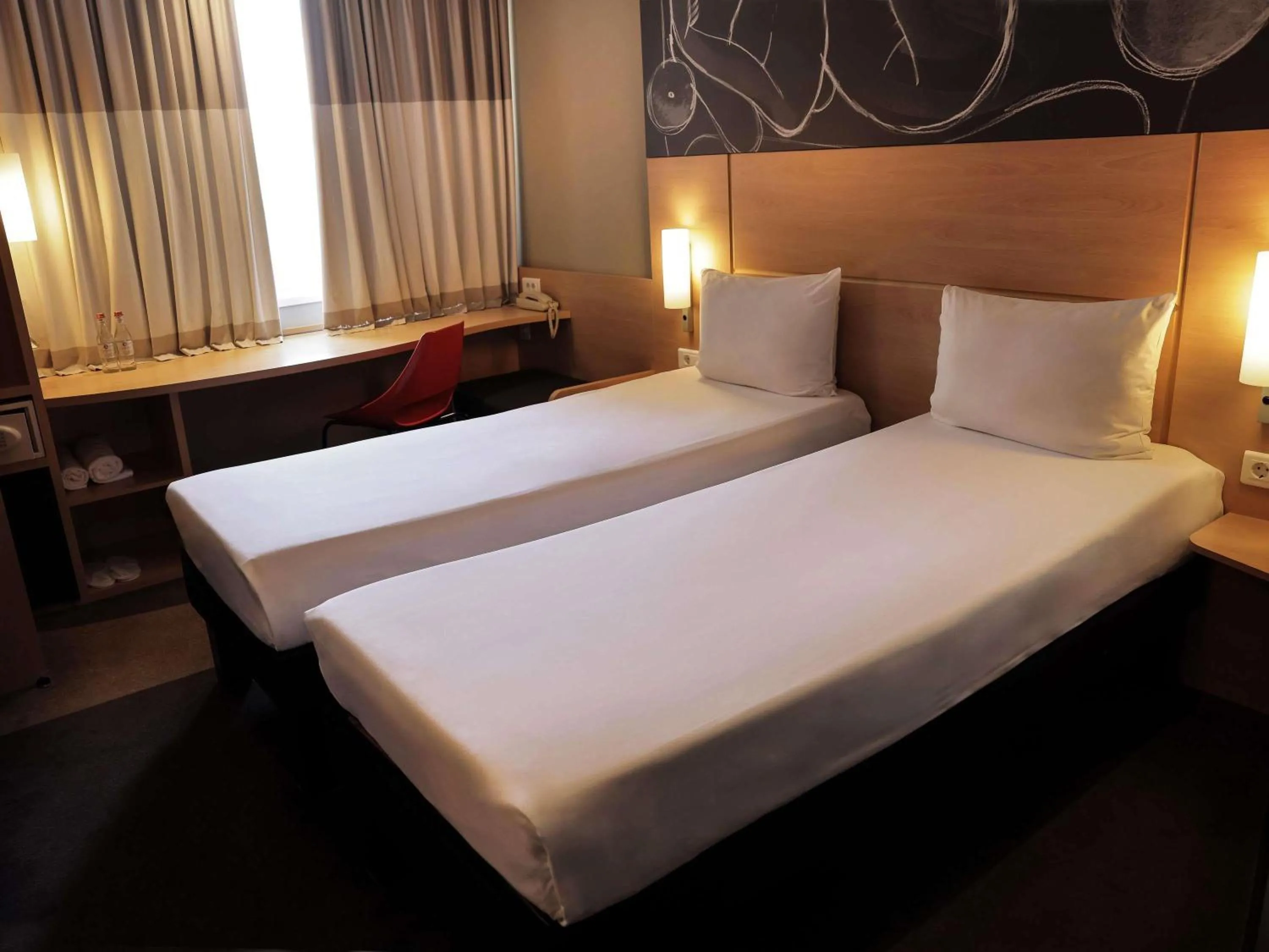 Bedroom, Bed in ibis Yerevan Center