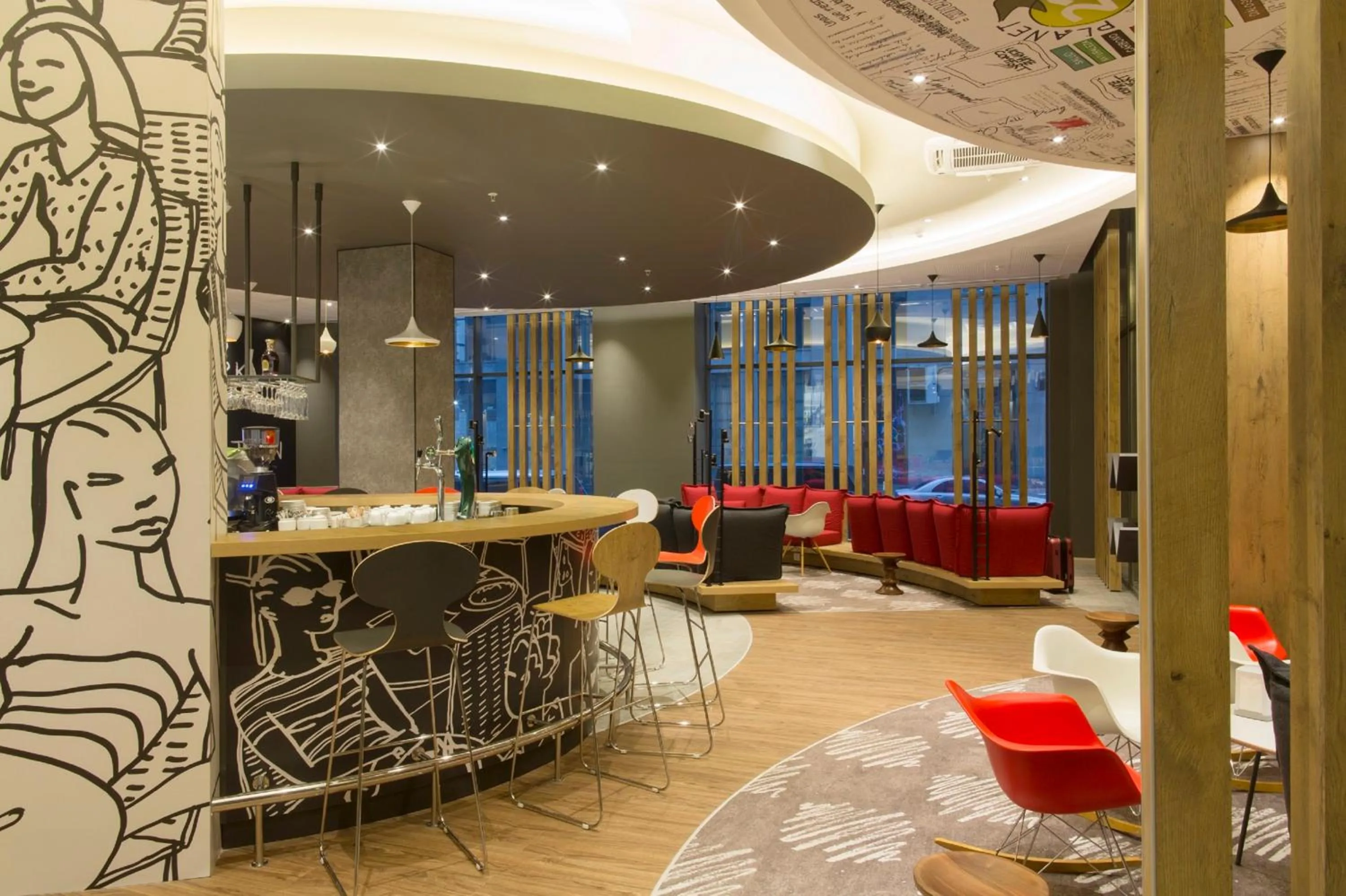 Lounge or bar in ibis Yerevan Center