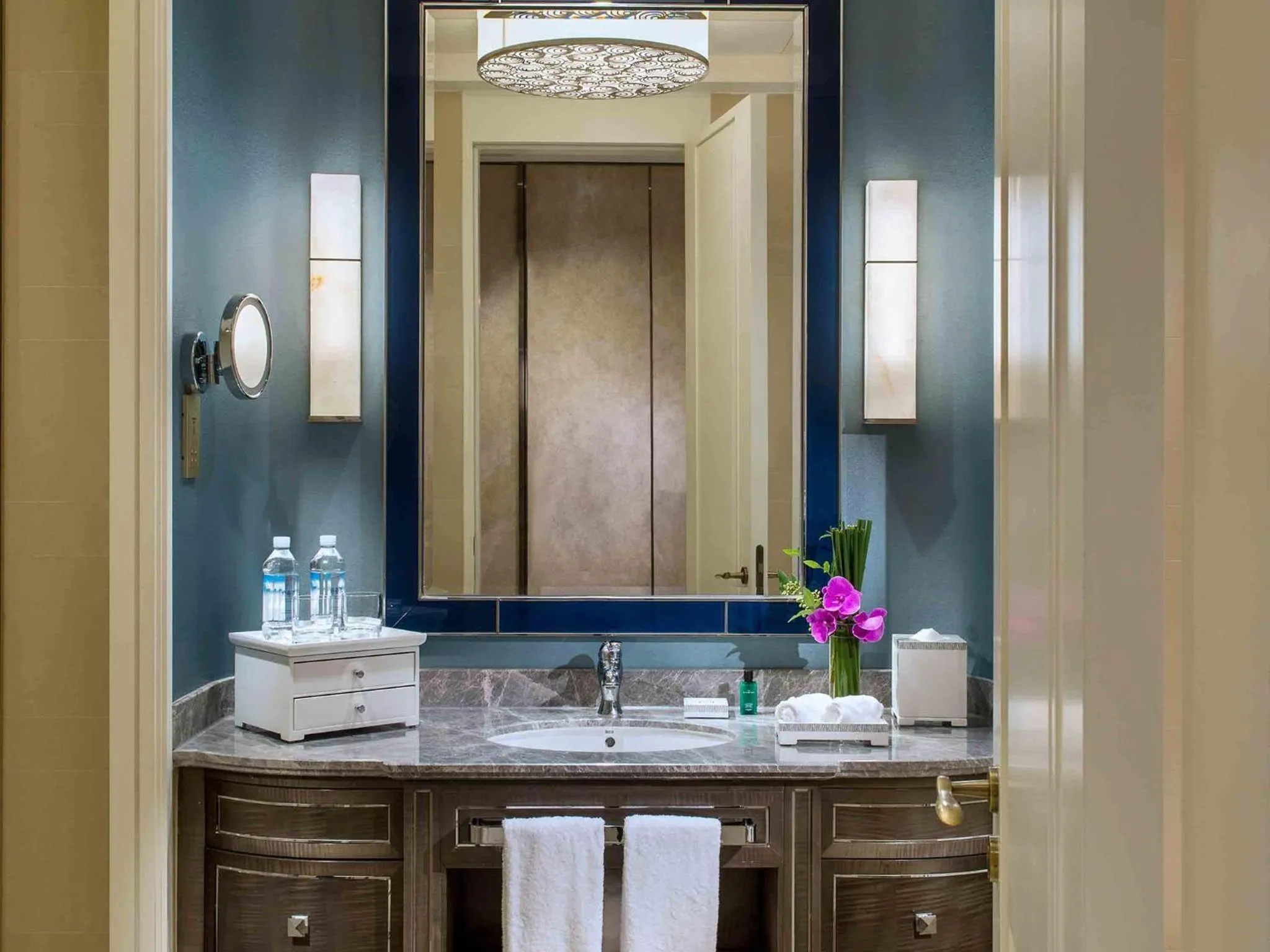 Bedroom in Sofitel Shanghai Hongqiao