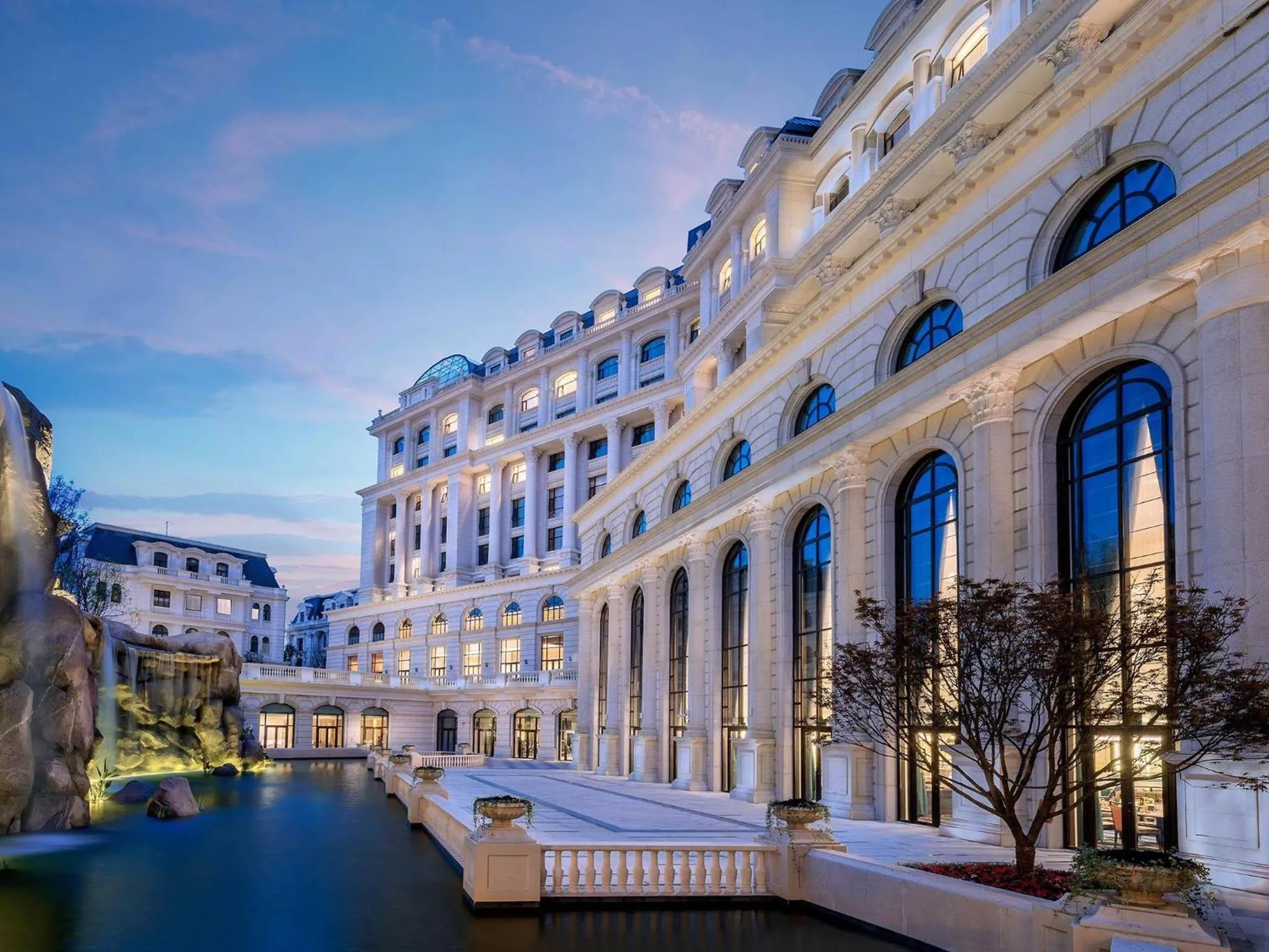 Restaurant/places to eat in Sofitel Shanghai Hongqiao