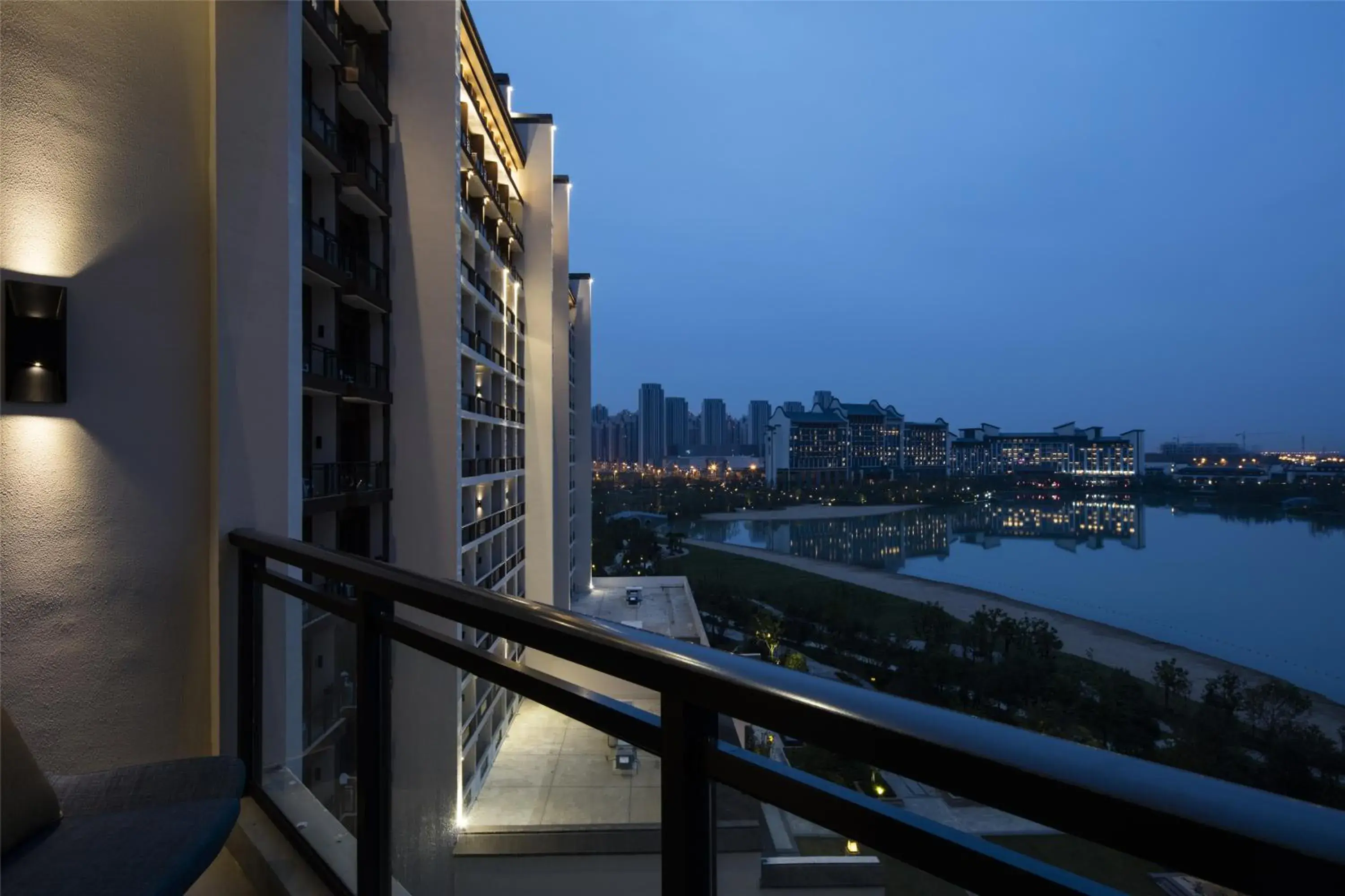 Deluxe Twin Room with Lake View in Novotel Hefei Sunac Deluxe Twin Room with Lake View in Novotel Hefei Sunac