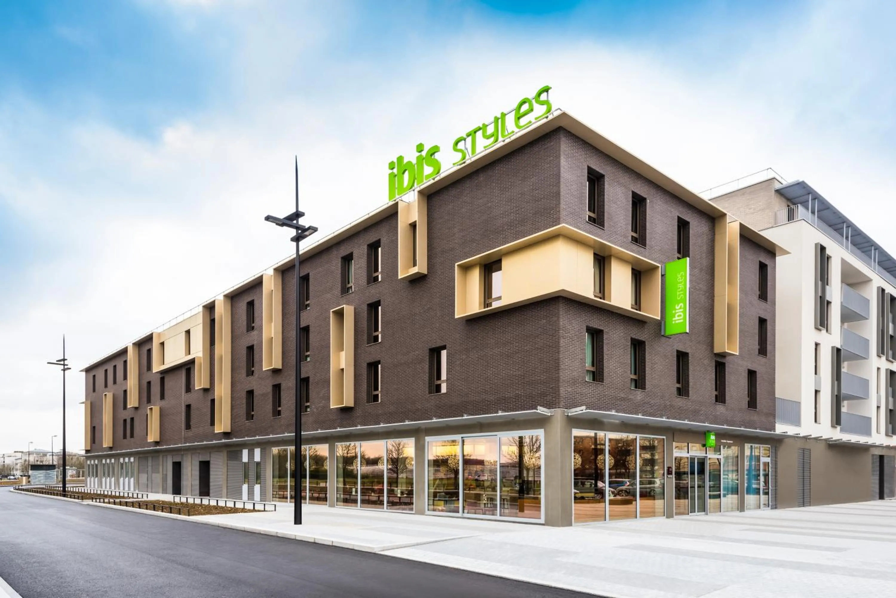 Facade/entrance in ibis Styles Versailles Guyancourt