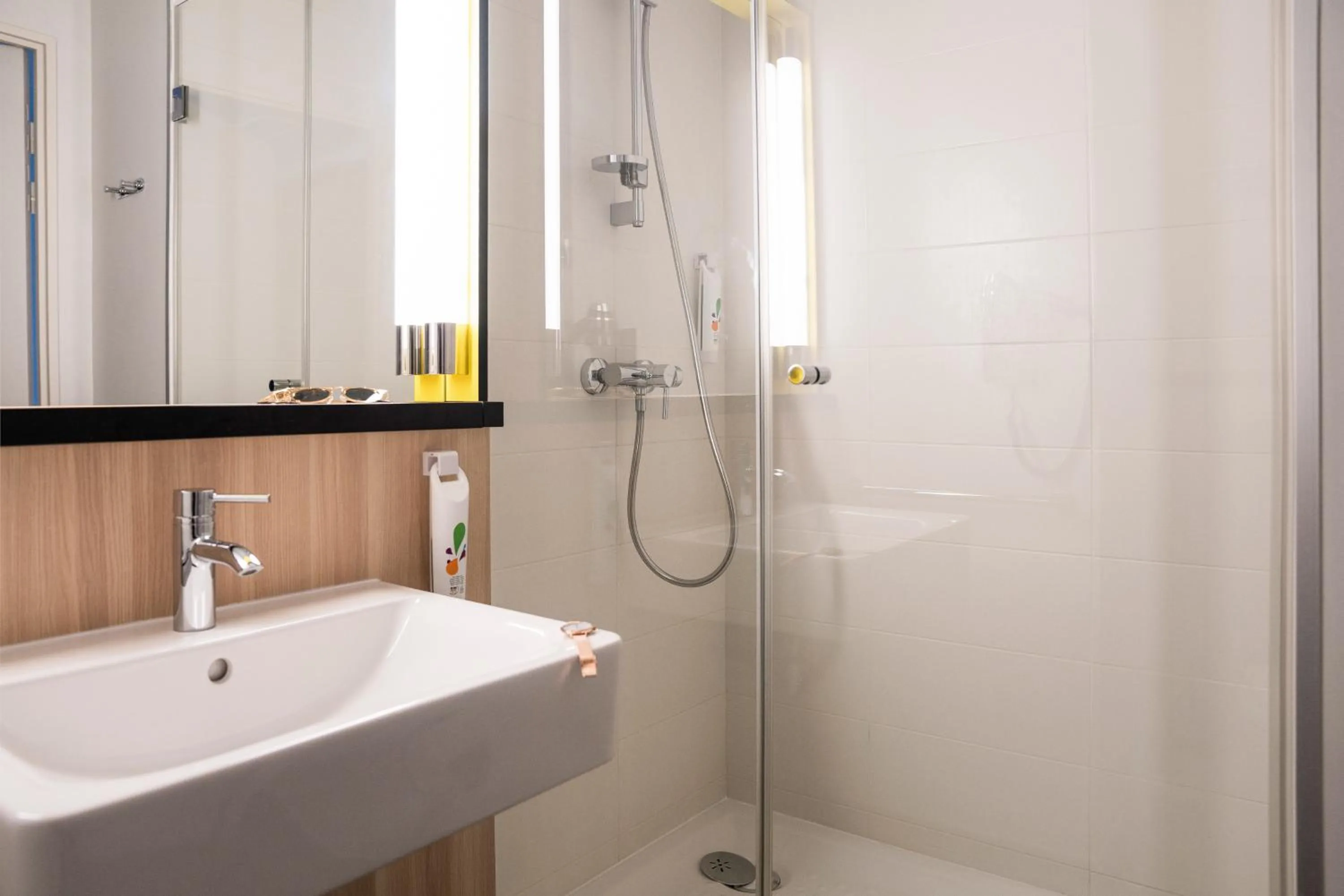 Shower in ibis Styles Versailles Guyancourt