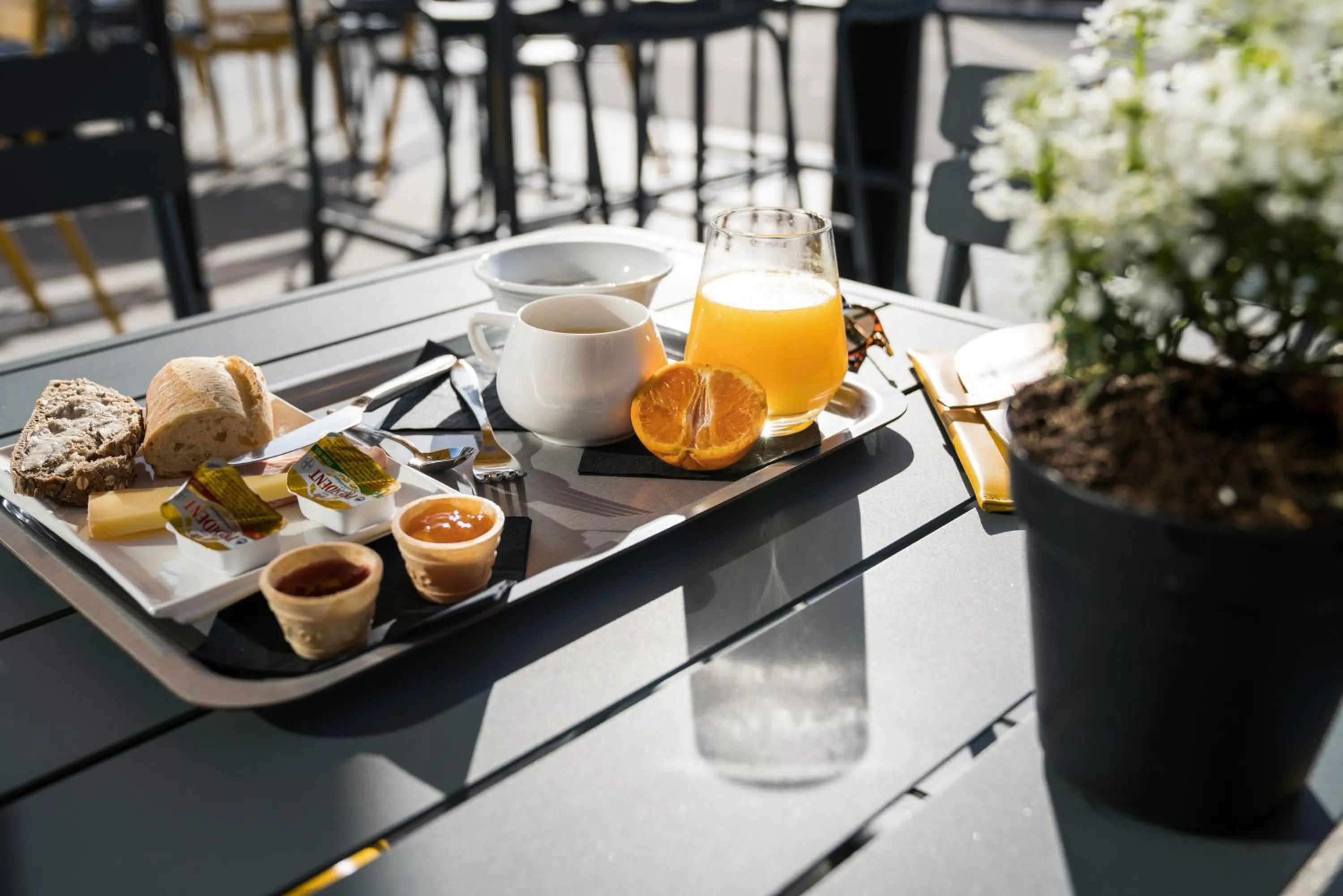 Balcony/Terrace in ibis Styles Versailles Guyancourt