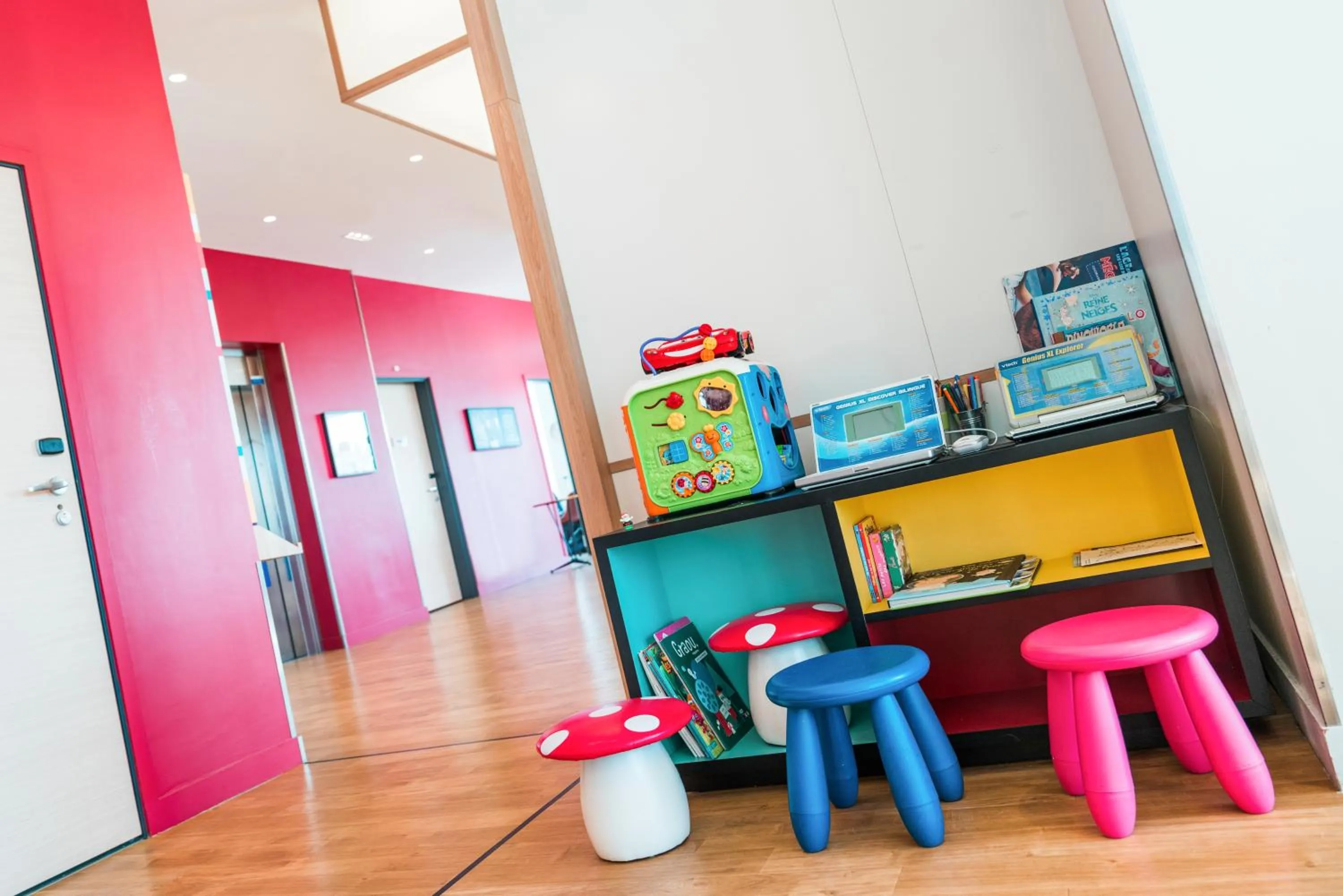 children in ibis Styles Versailles Guyancourt