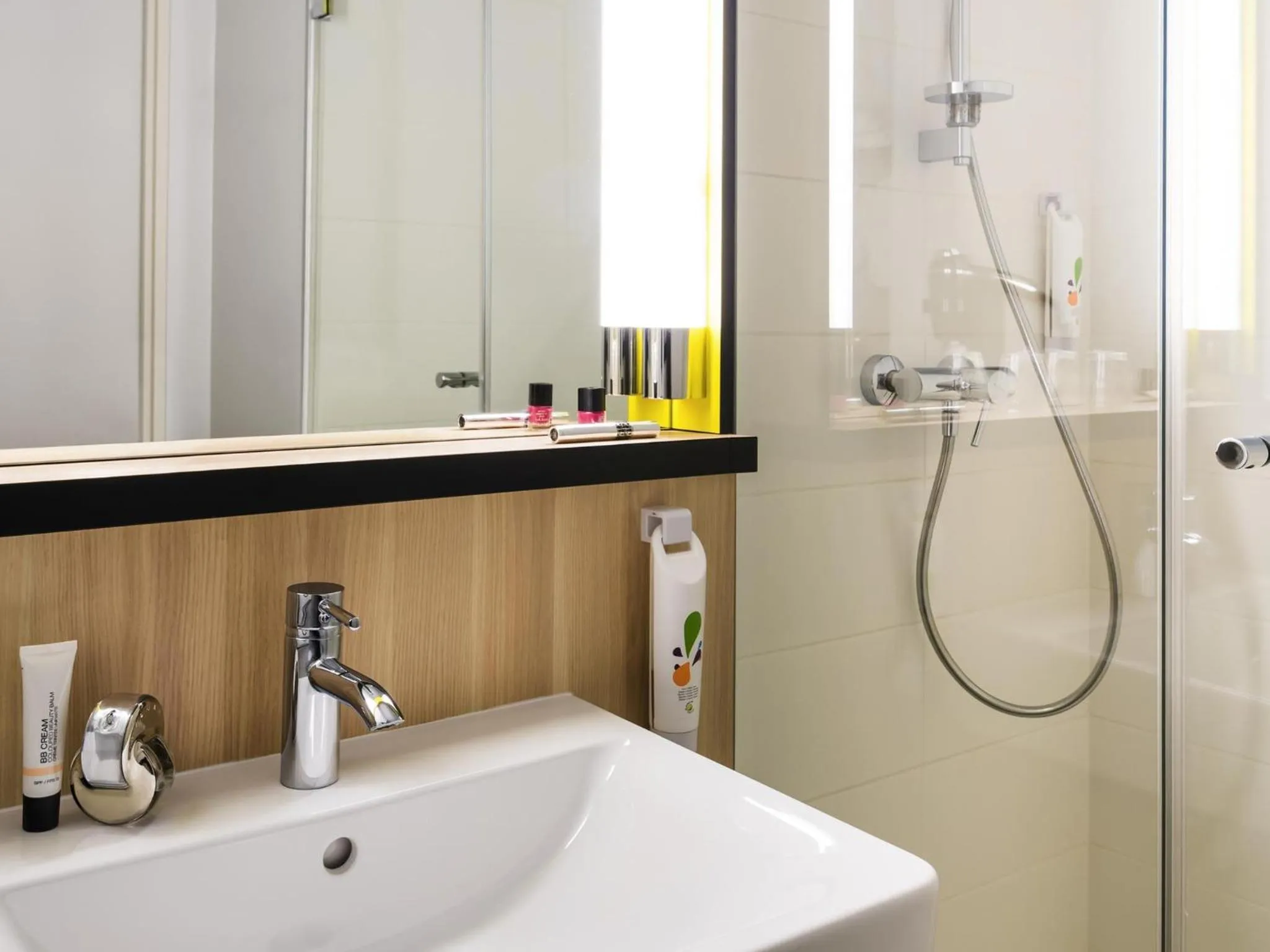 Bedroom in ibis Styles Versailles Guyancourt