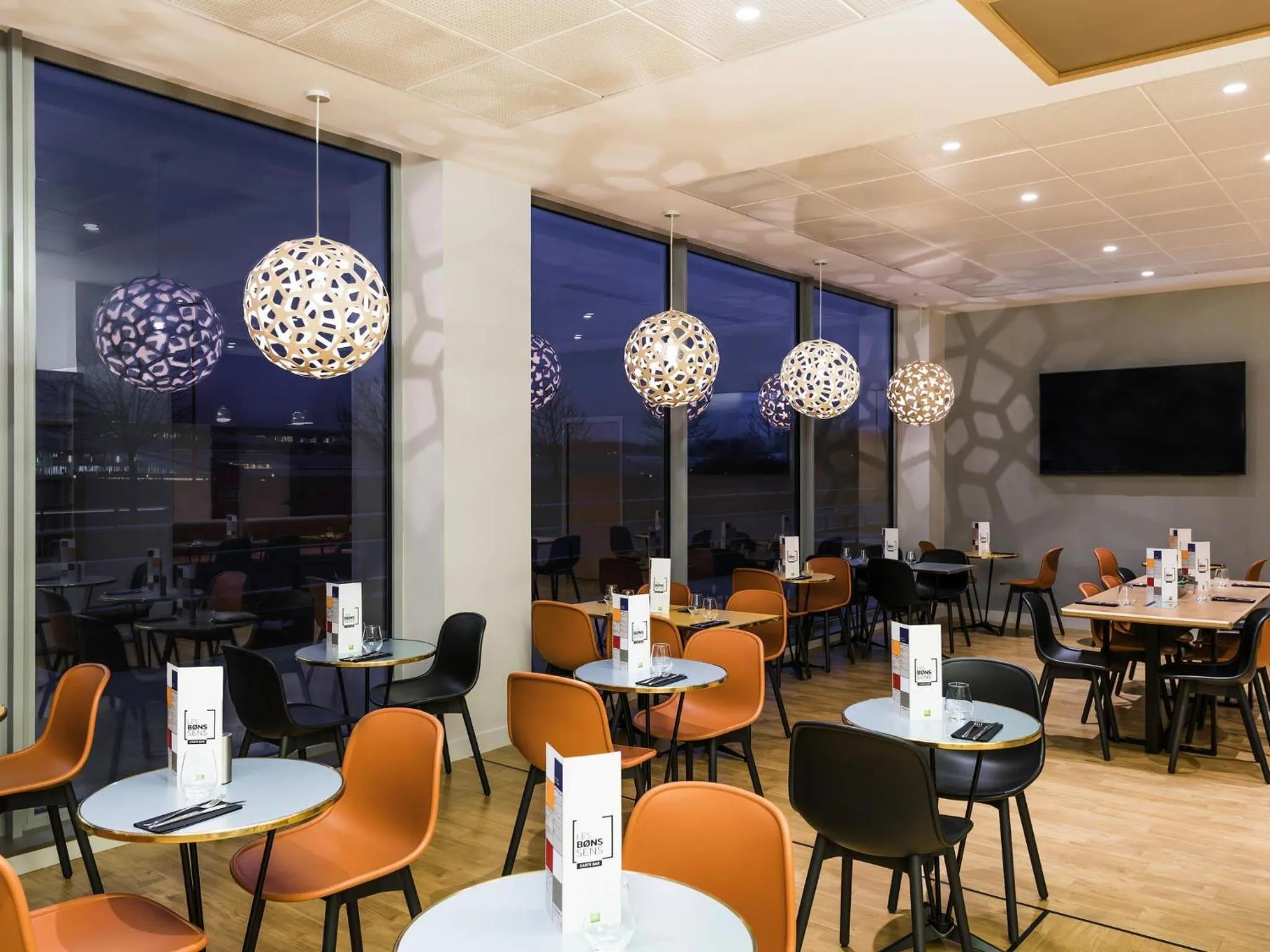 Lounge or bar in ibis Styles Versailles Guyancourt