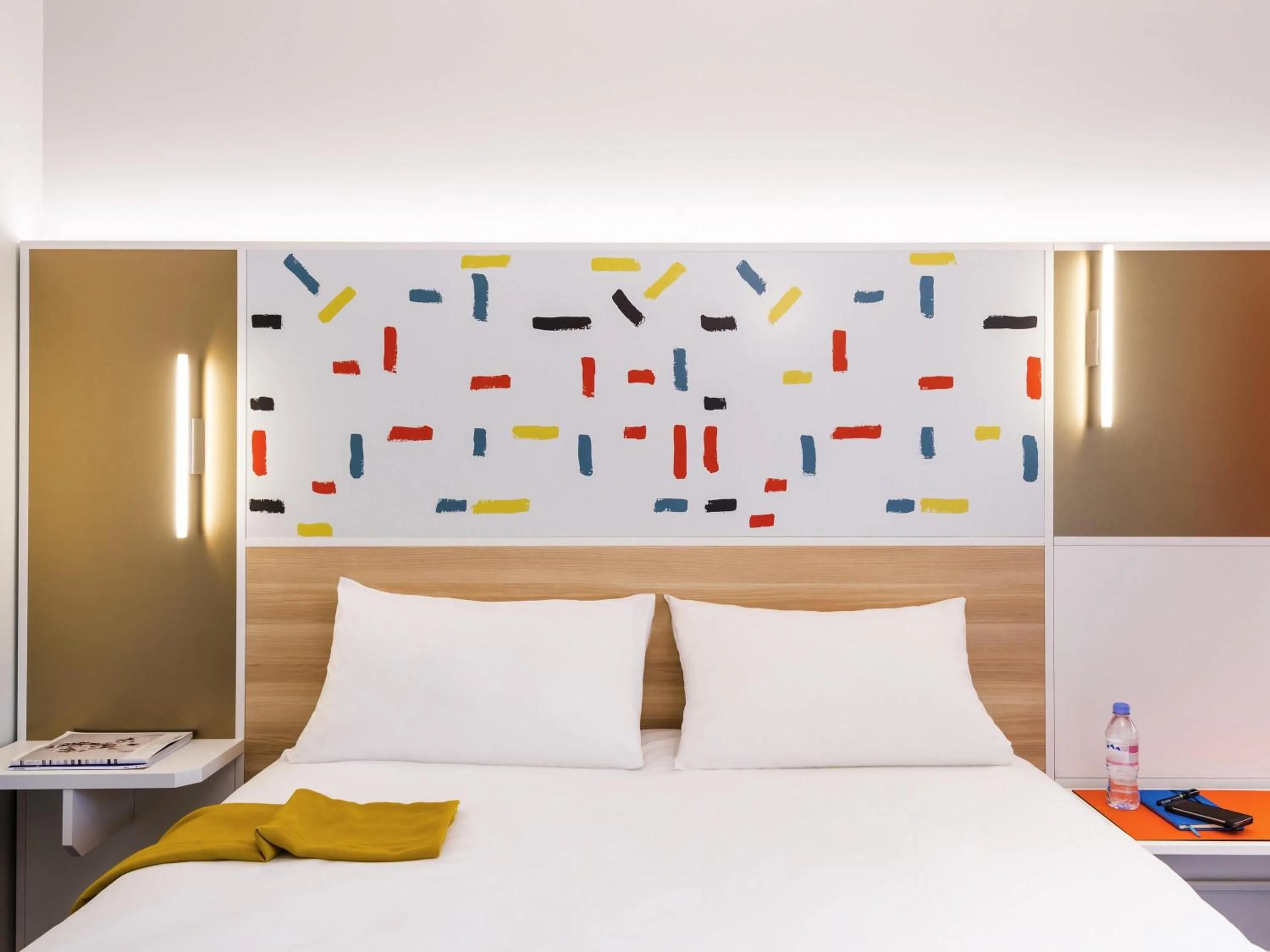 Bedroom, Bed in ibis Styles Versailles Guyancourt