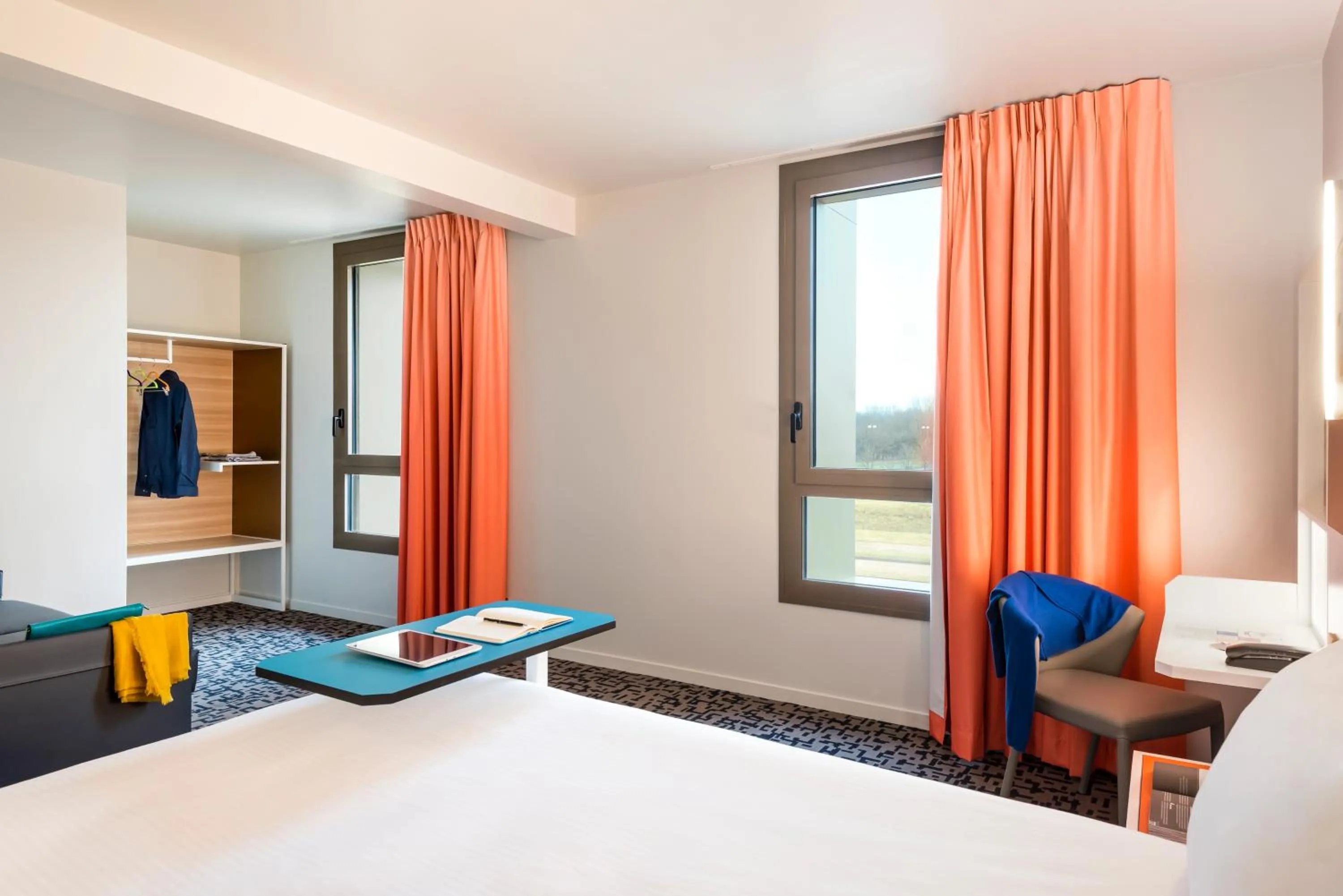 Bedroom, Bed in ibis Styles Versailles Guyancourt