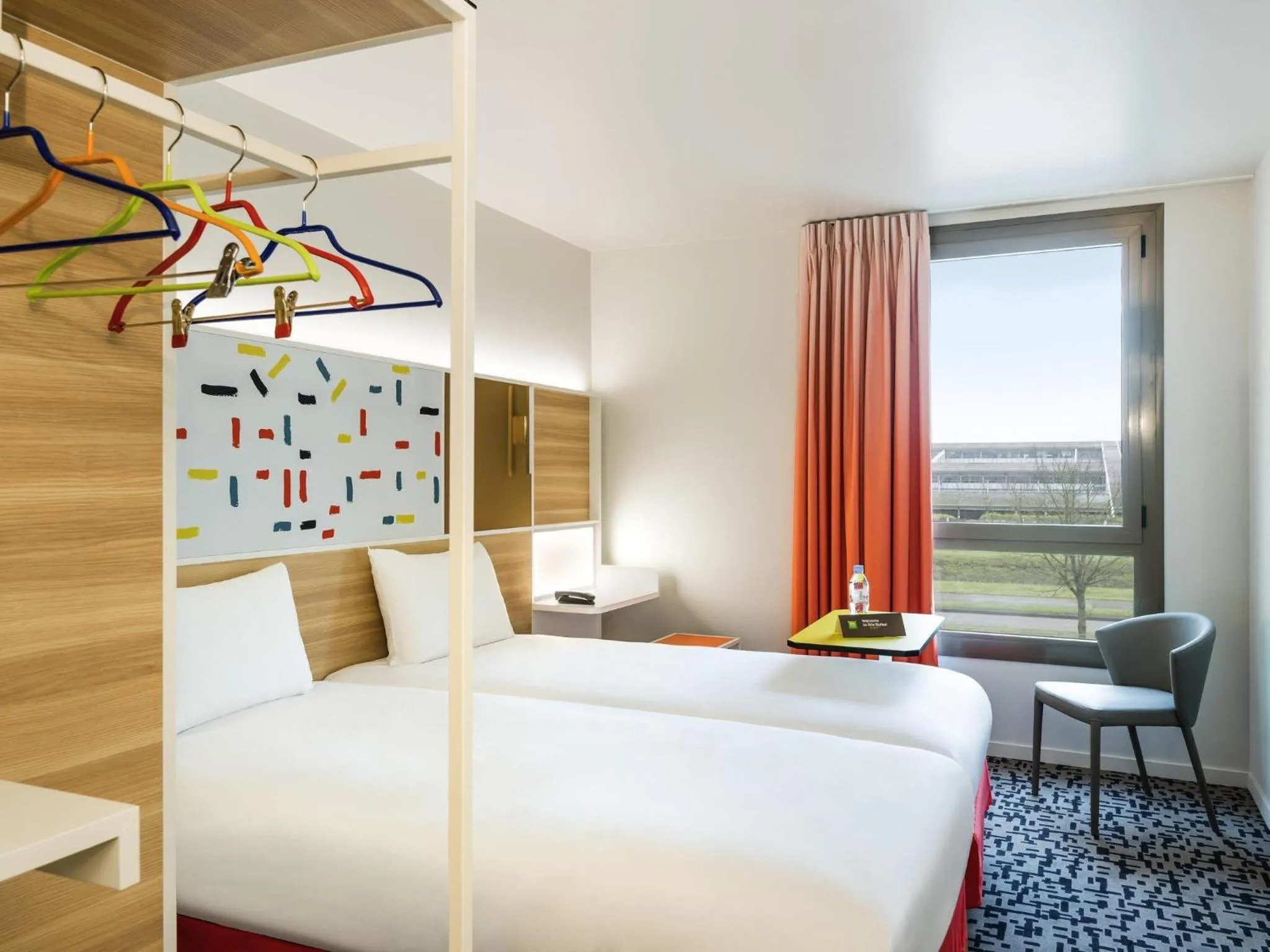 Bedroom, Bed in ibis Styles Versailles Guyancourt