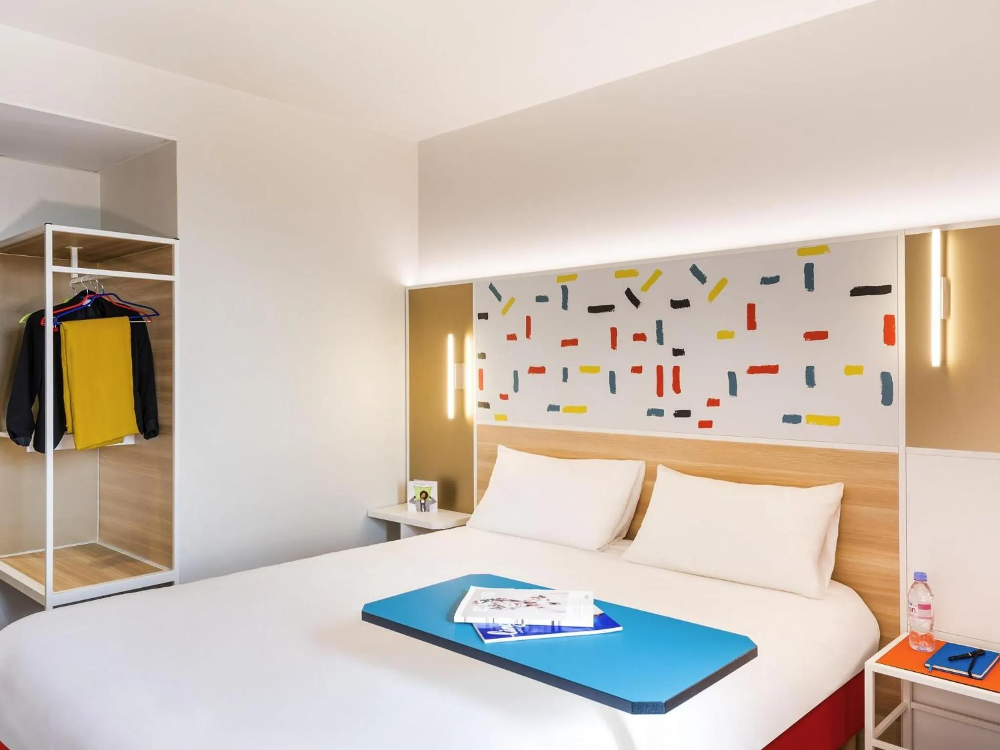 Bedroom, Bed in ibis Styles Versailles Guyancourt