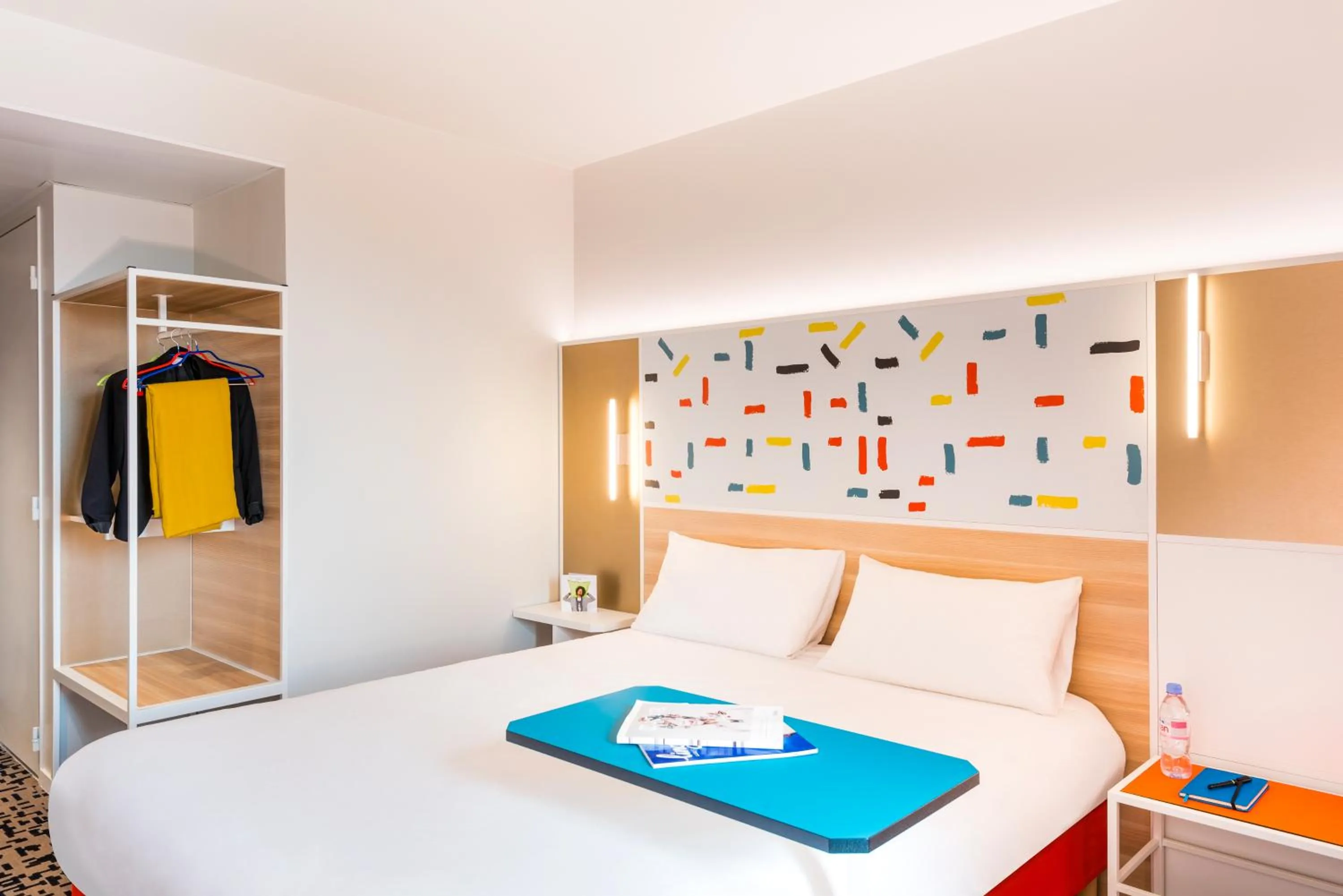 Bedroom, Bed in ibis Styles Versailles Guyancourt