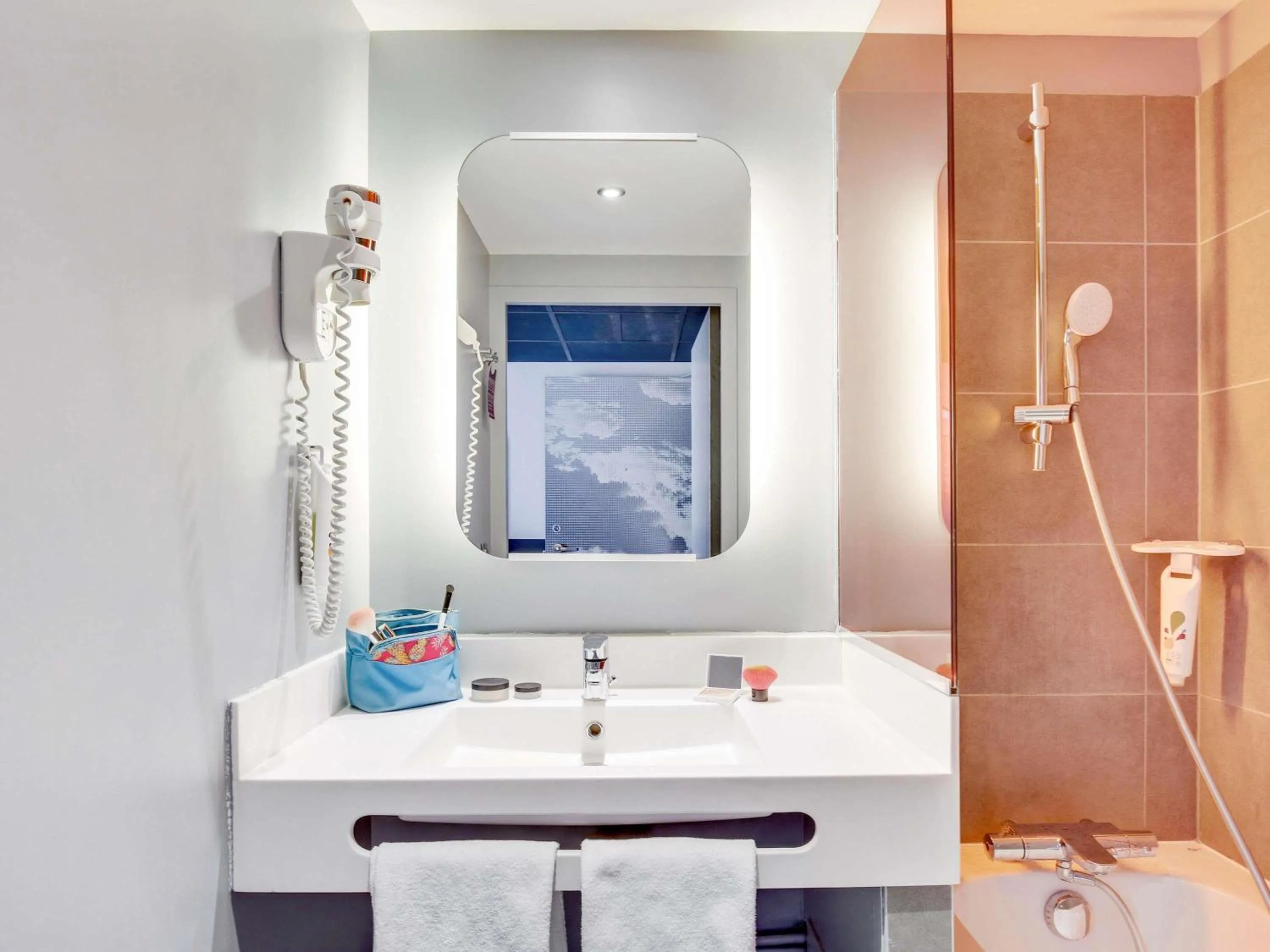 Bedroom in ibis Styles Paris Charles de Gaulle Airport