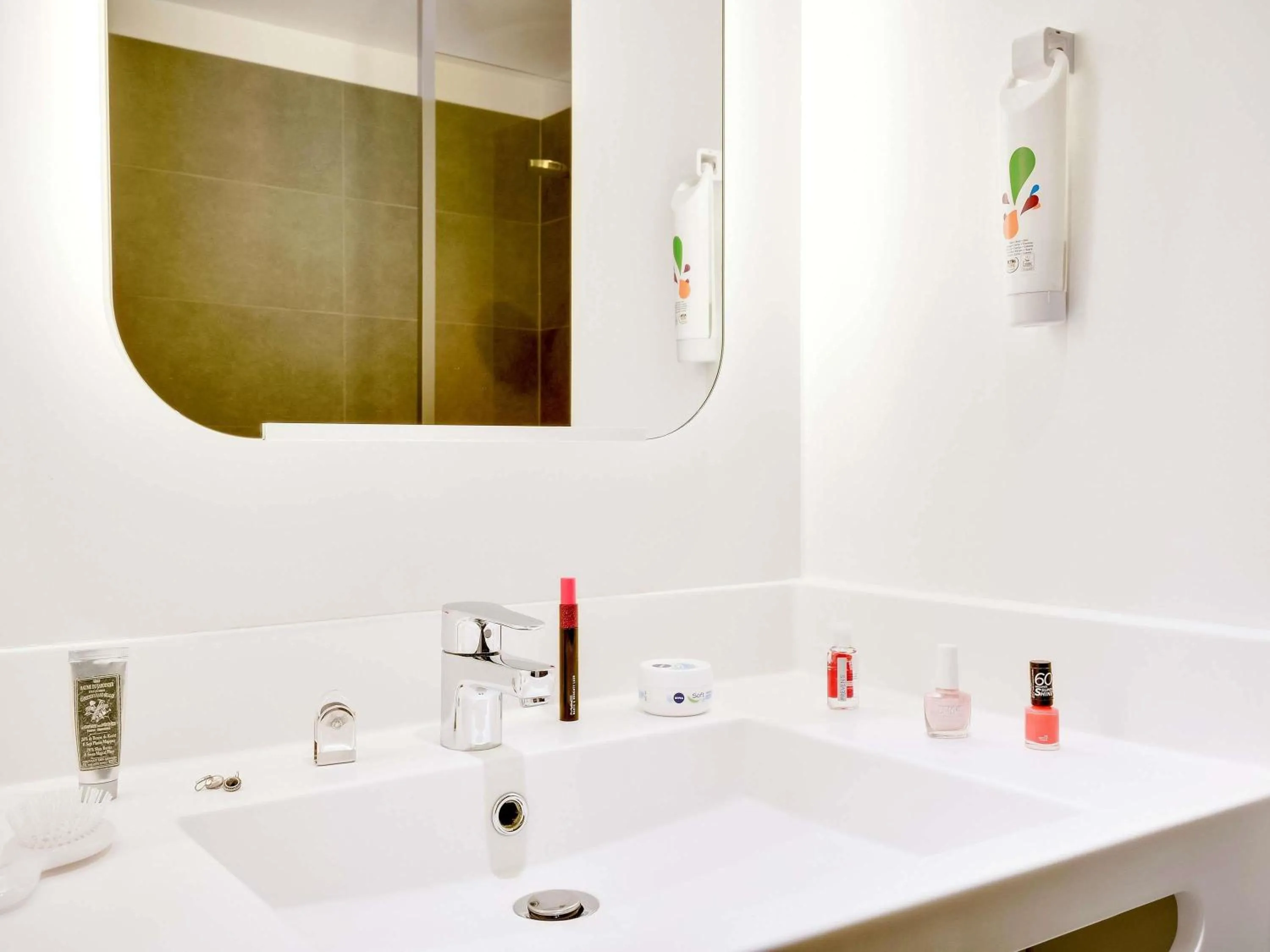 Bedroom in ibis Styles Paris Charles de Gaulle Airport