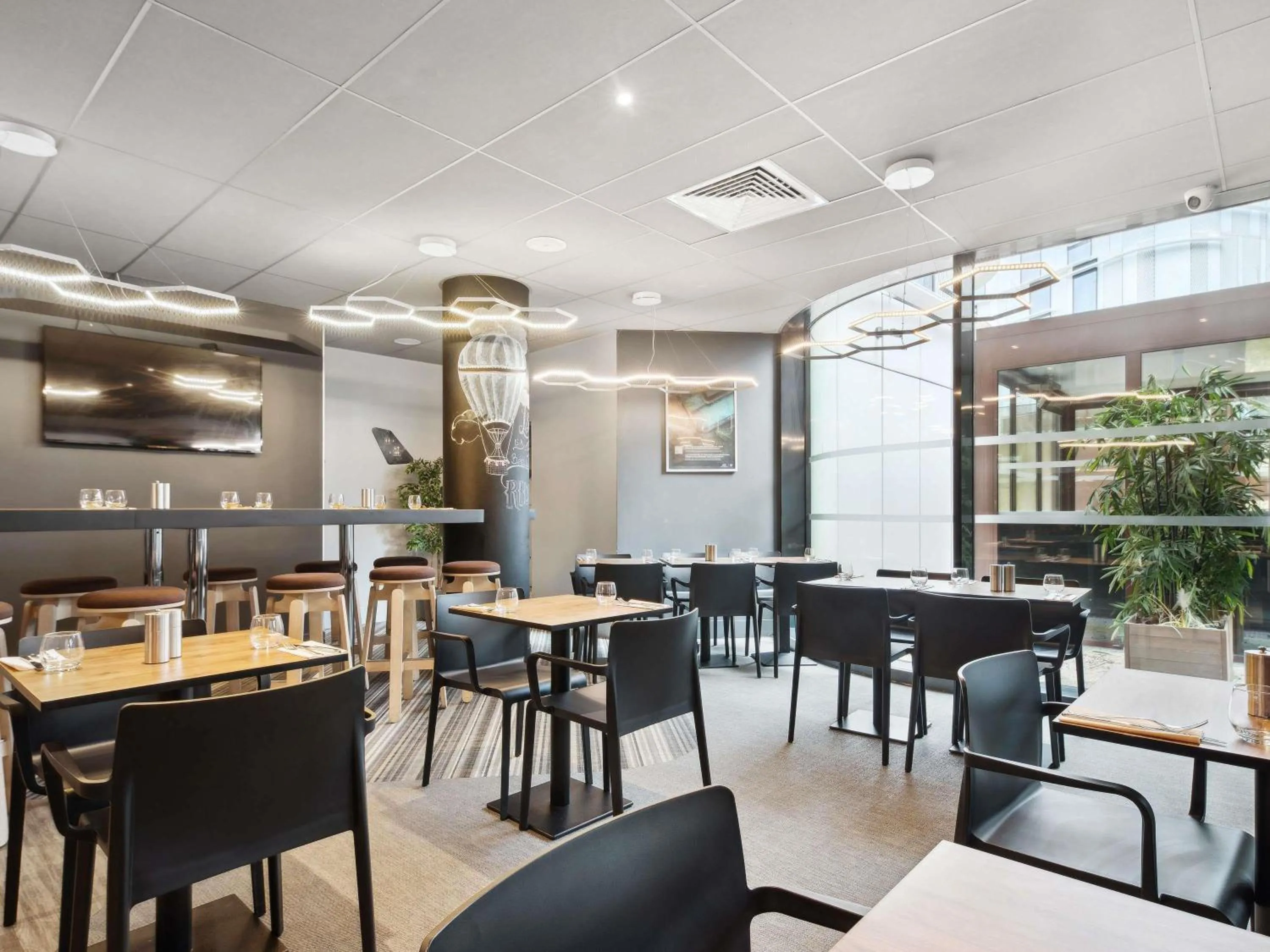 Restaurant/places to eat in ibis Styles Paris Charles de Gaulle Airport