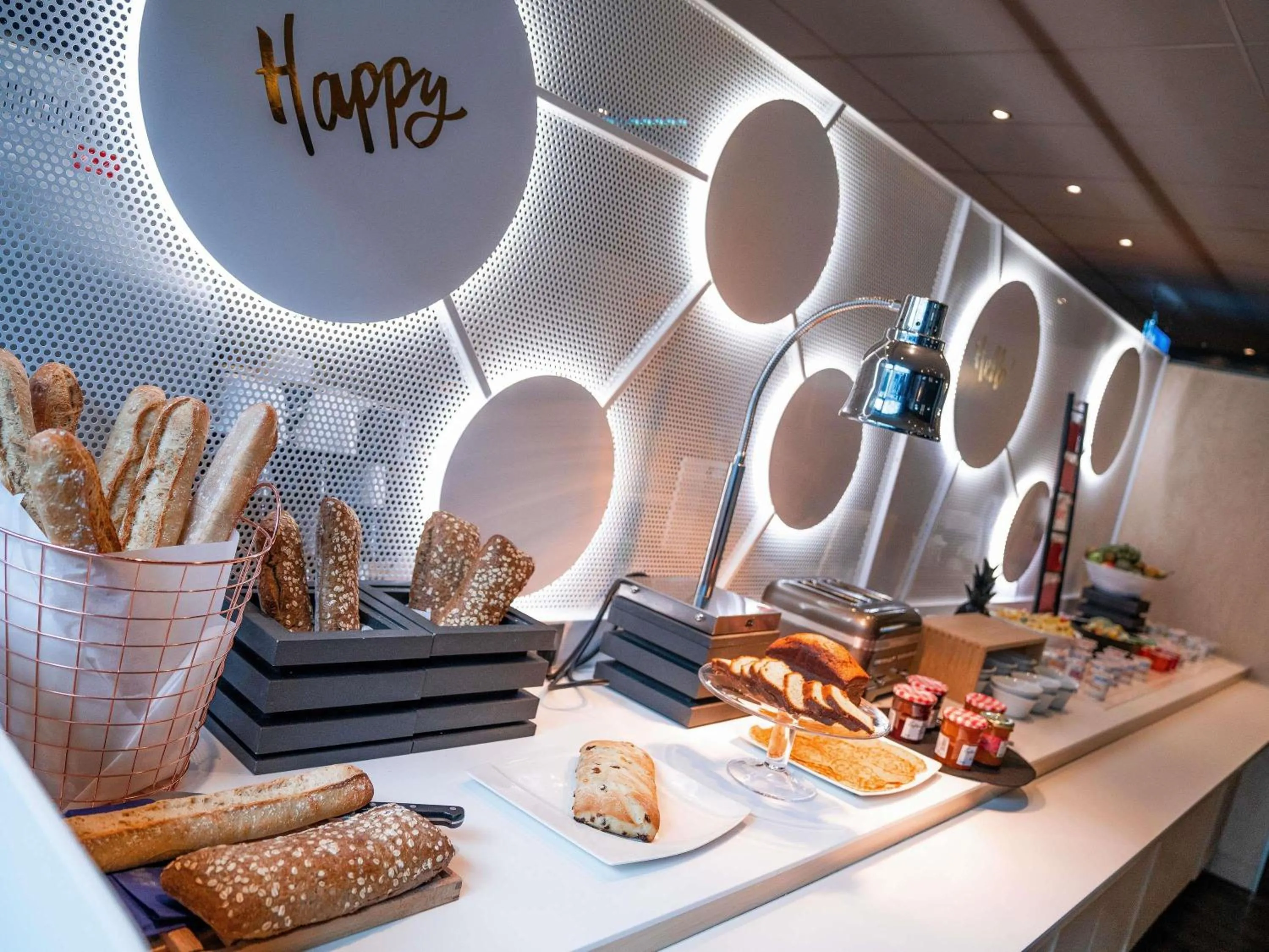 Restaurant/places to eat in ibis Styles Paris Charles de Gaulle Airport