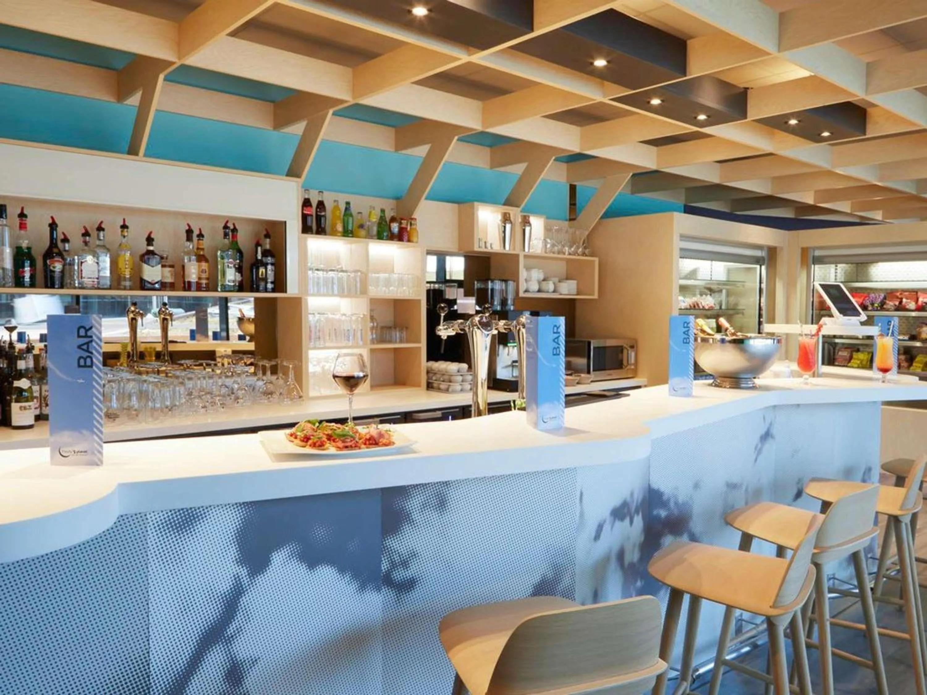 Lounge or bar in ibis Styles Paris Charles de Gaulle Airport