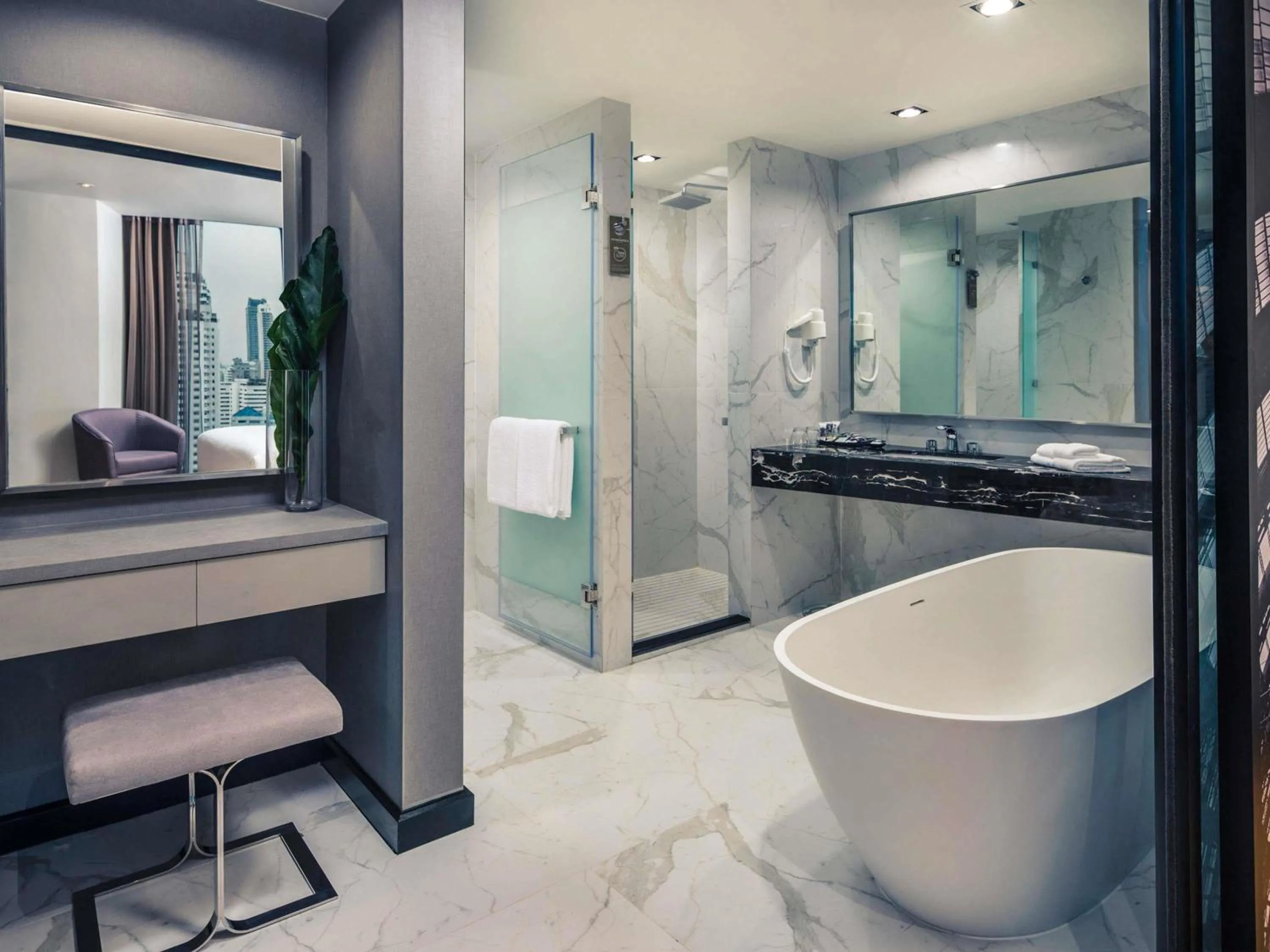 Bedroom in Mercure Bangkok Makkasan