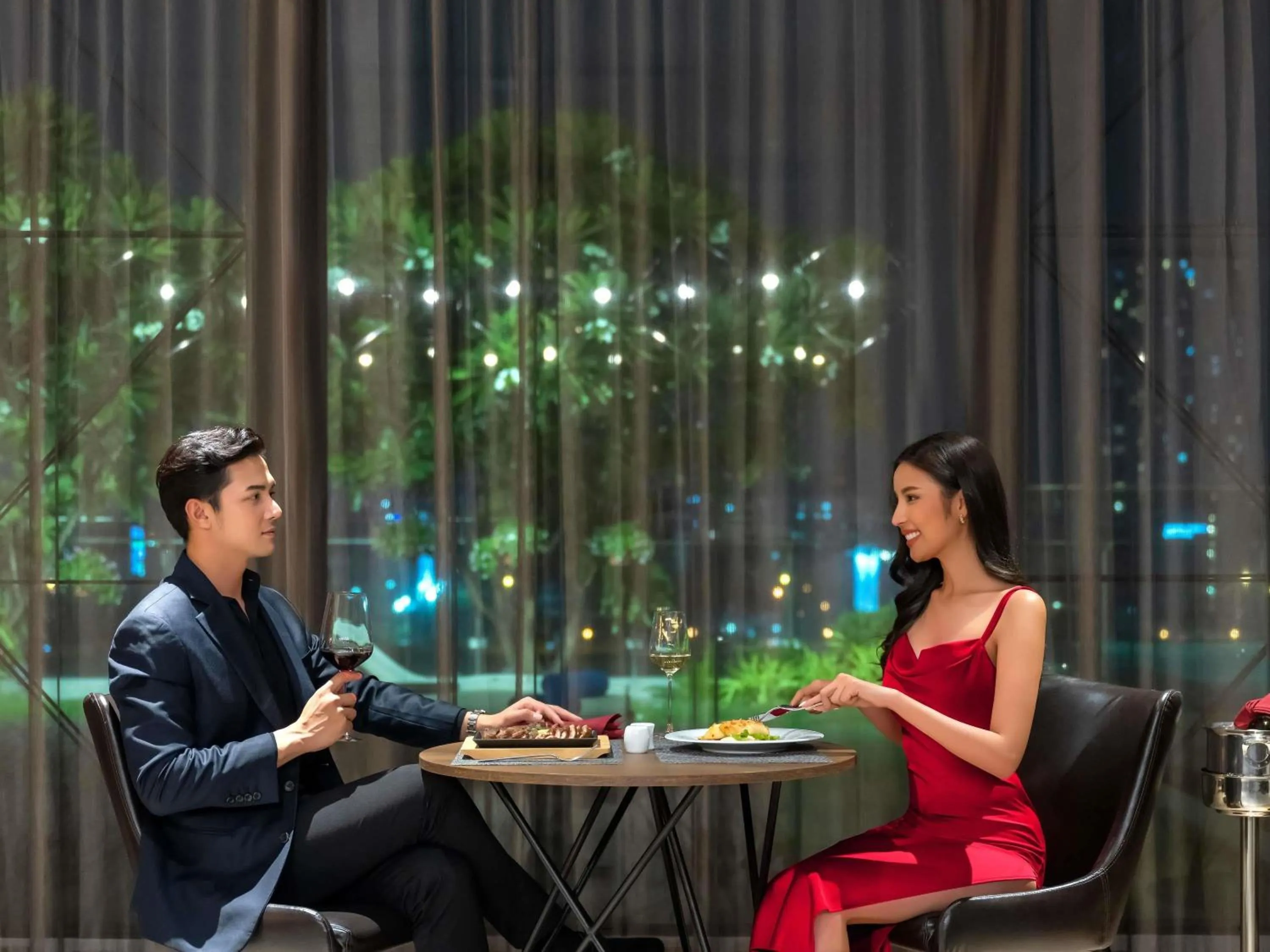 Lounge or bar in Mercure Bangkok Makkasan