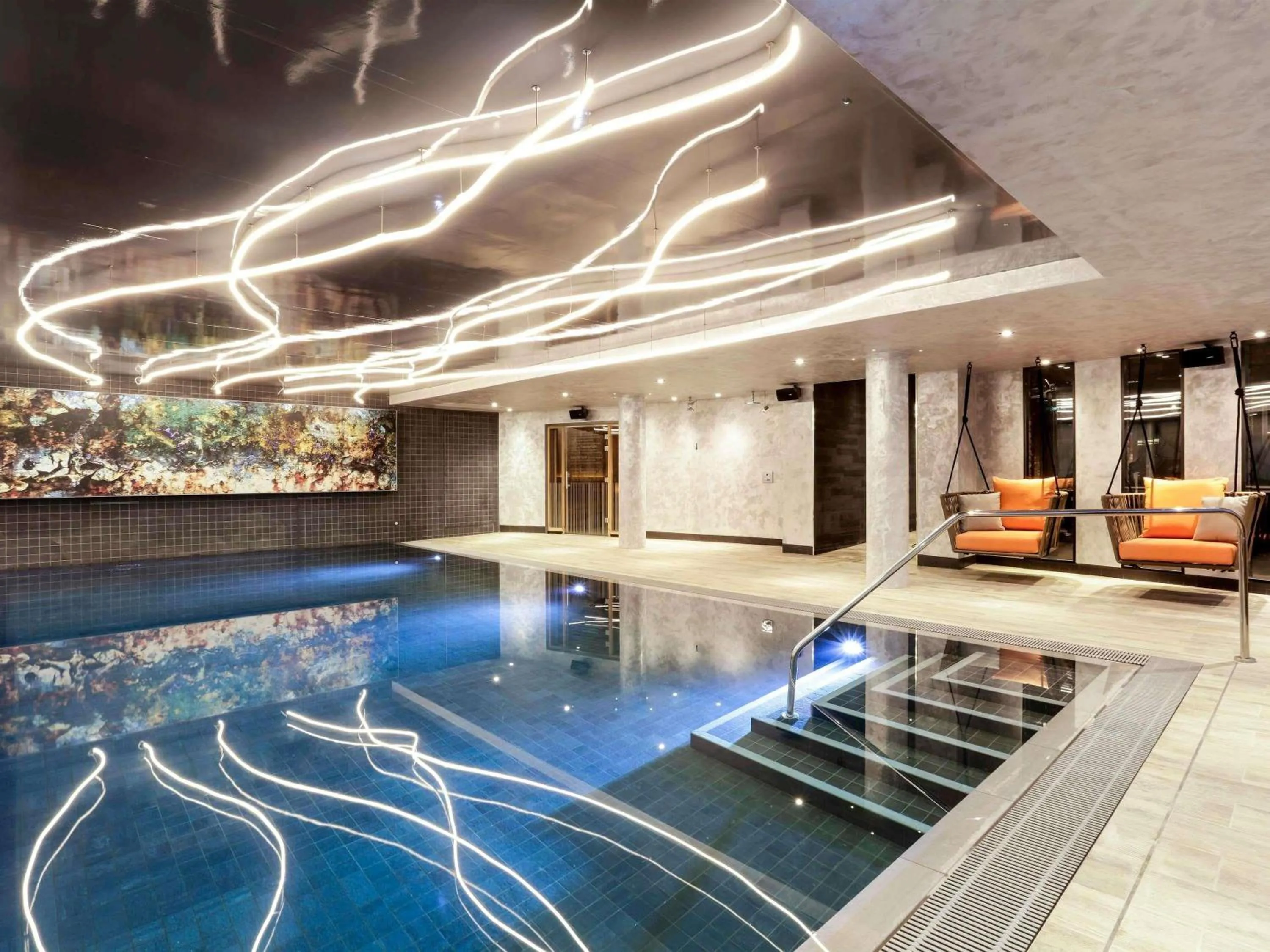 Pool view in Novotel London Canary Wharf