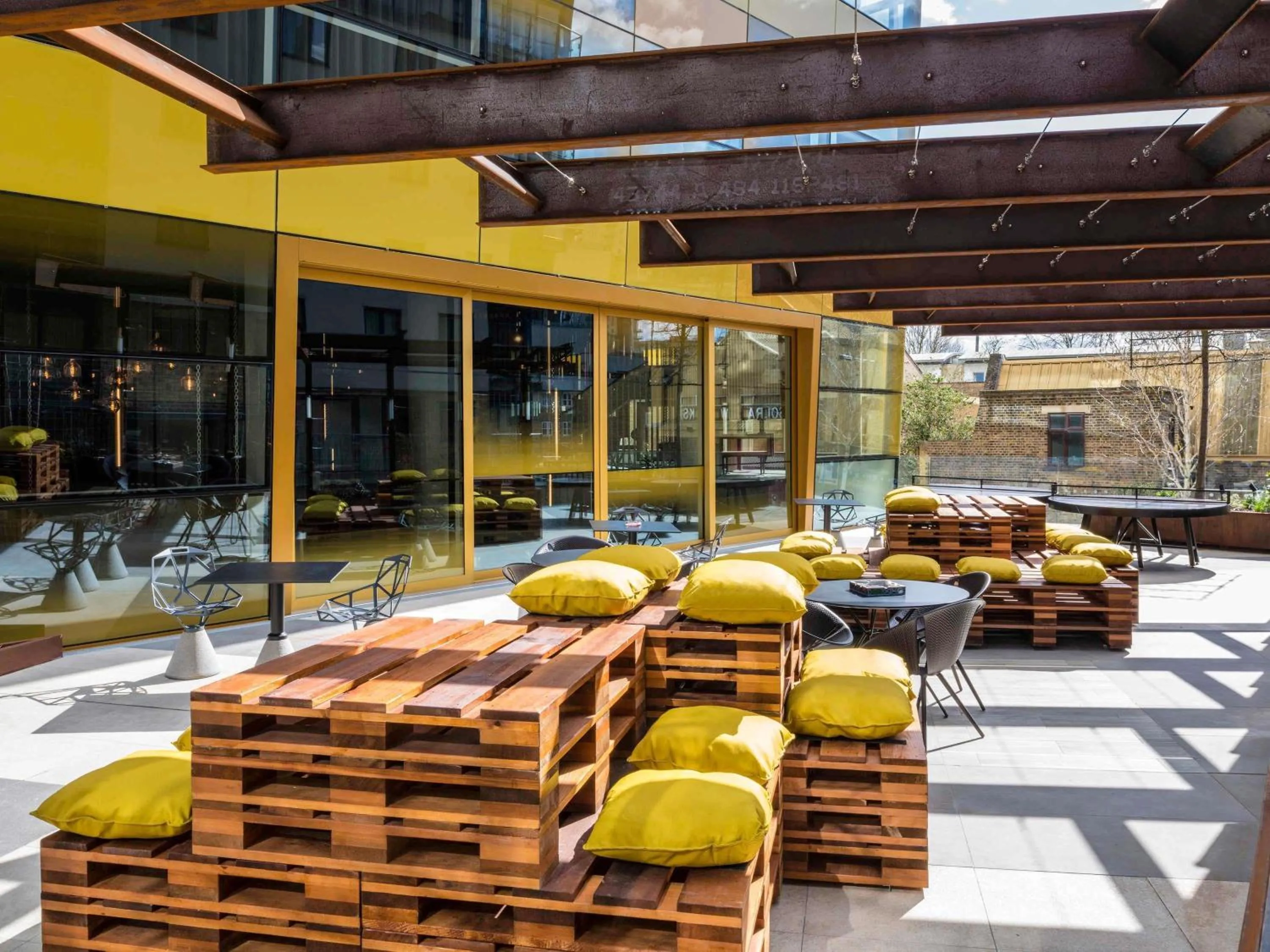 Restaurant/places to eat in Novotel London Canary Wharf