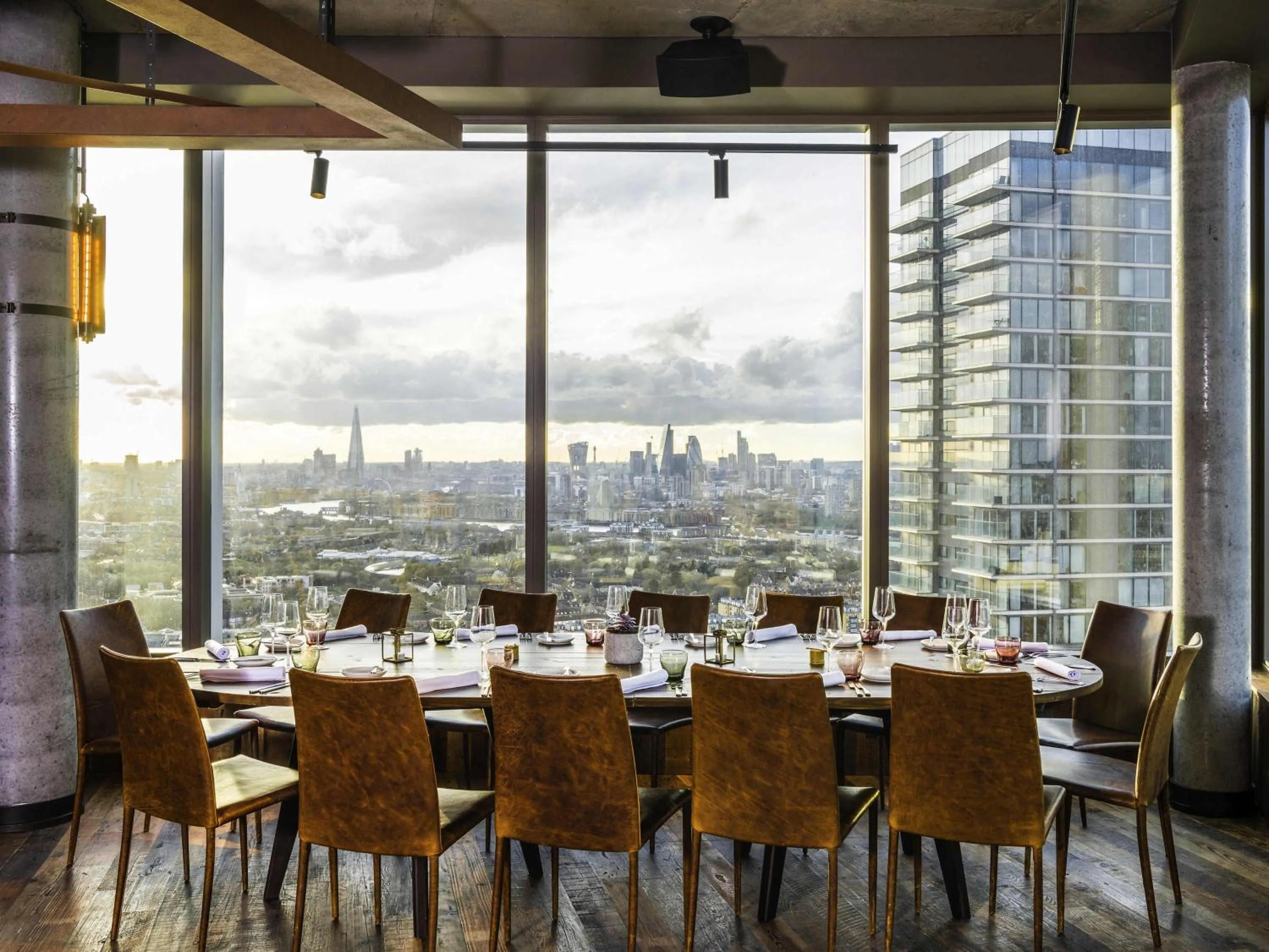 Restaurant/places to eat in Novotel London Canary Wharf