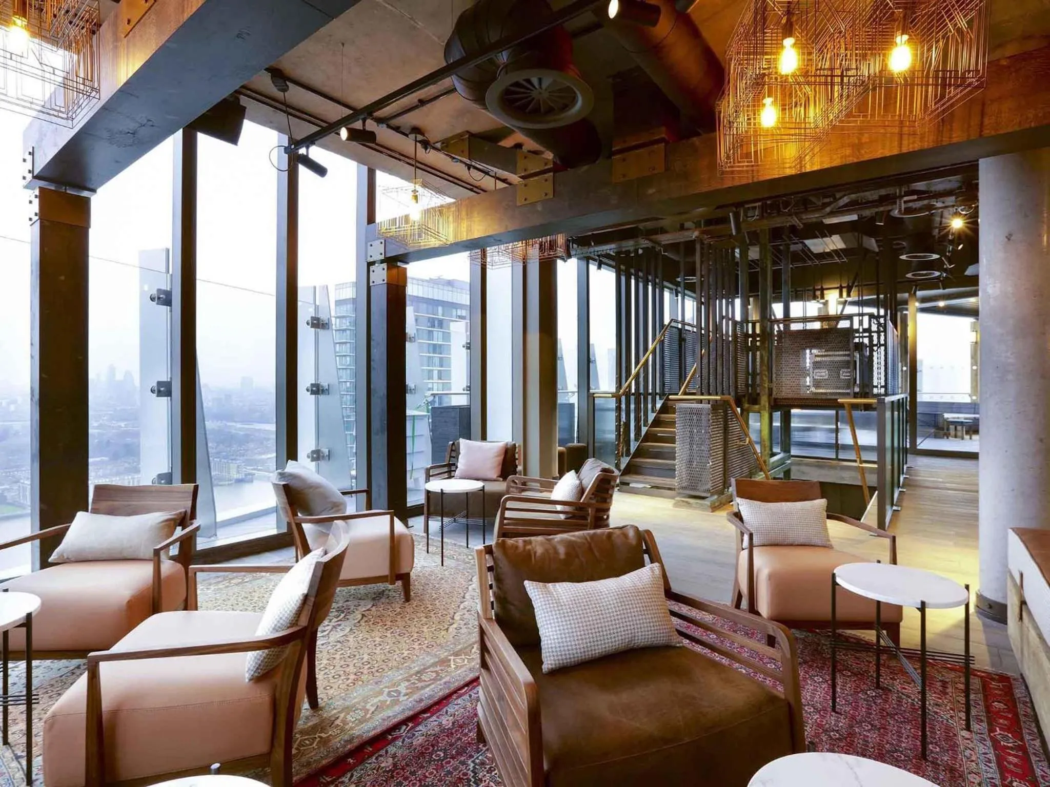 Lounge or bar in Novotel London Canary Wharf