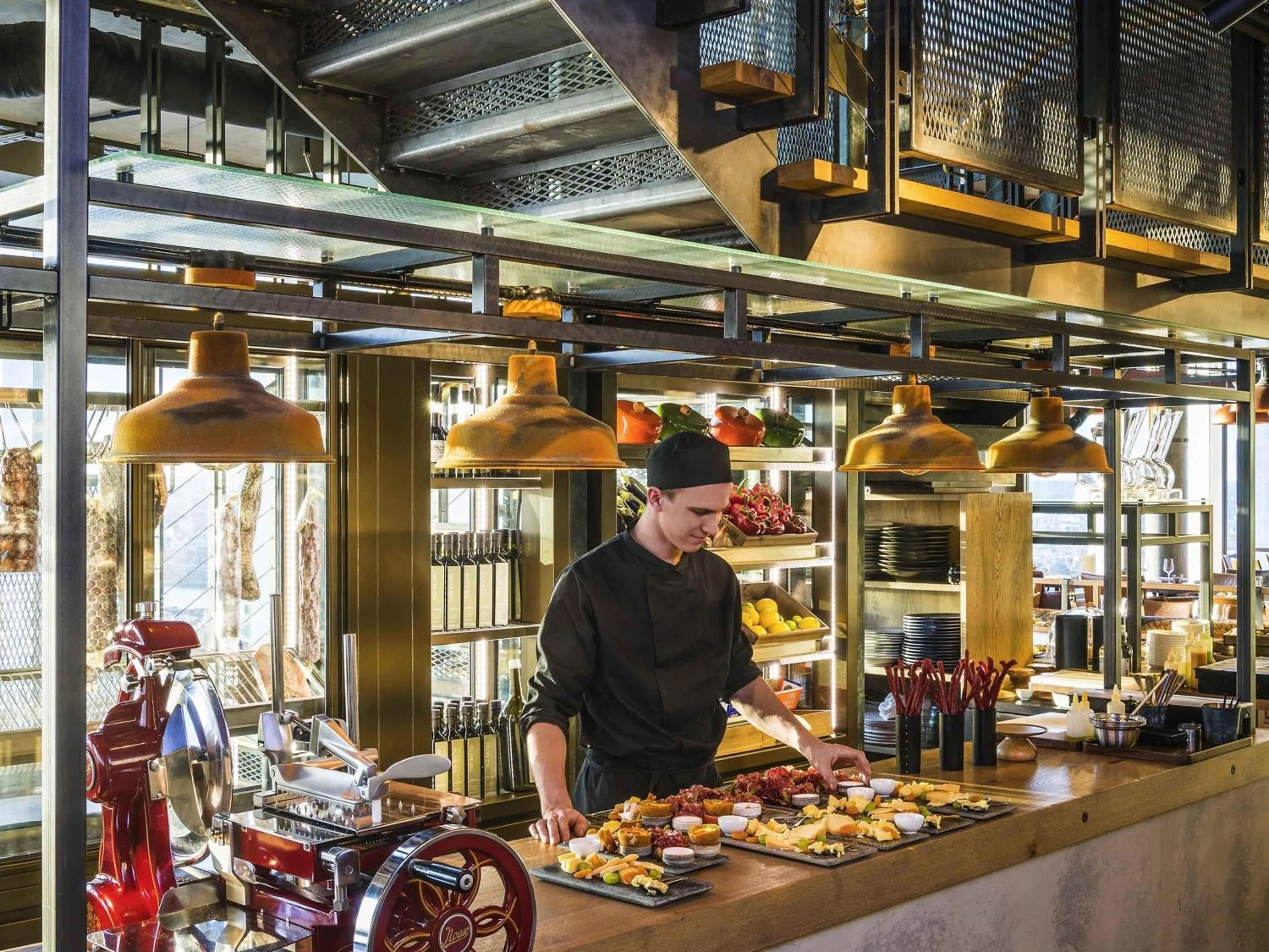 Restaurant/places to eat in Novotel London Canary Wharf