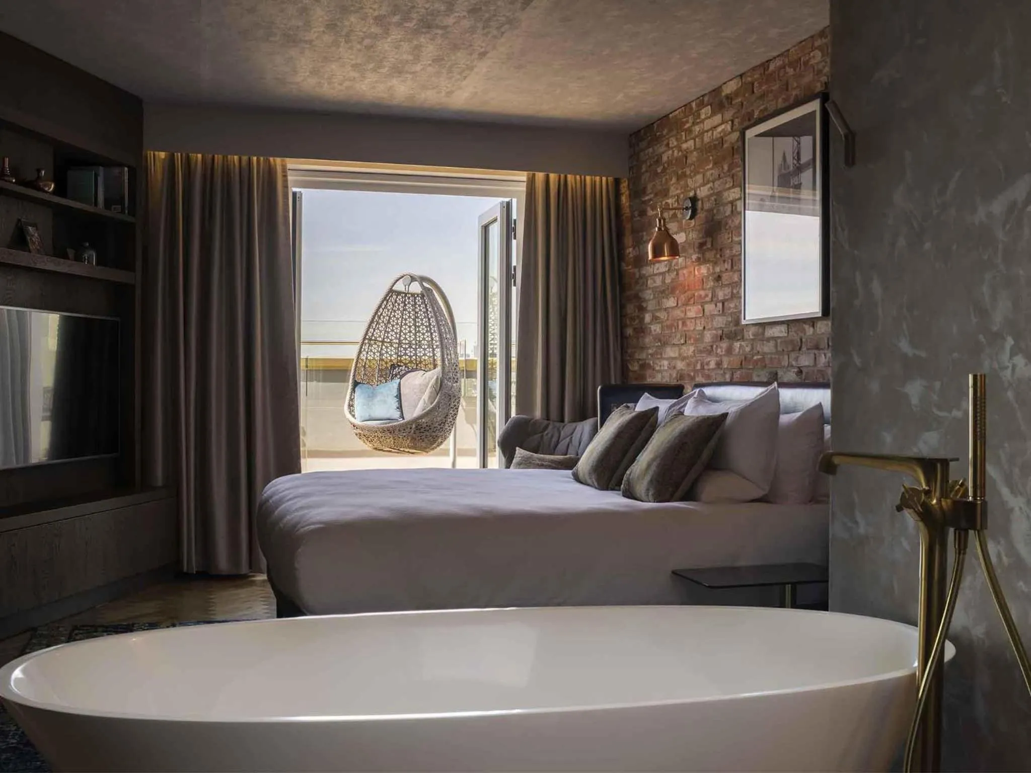 Bedroom, Bed in Novotel London Canary Wharf