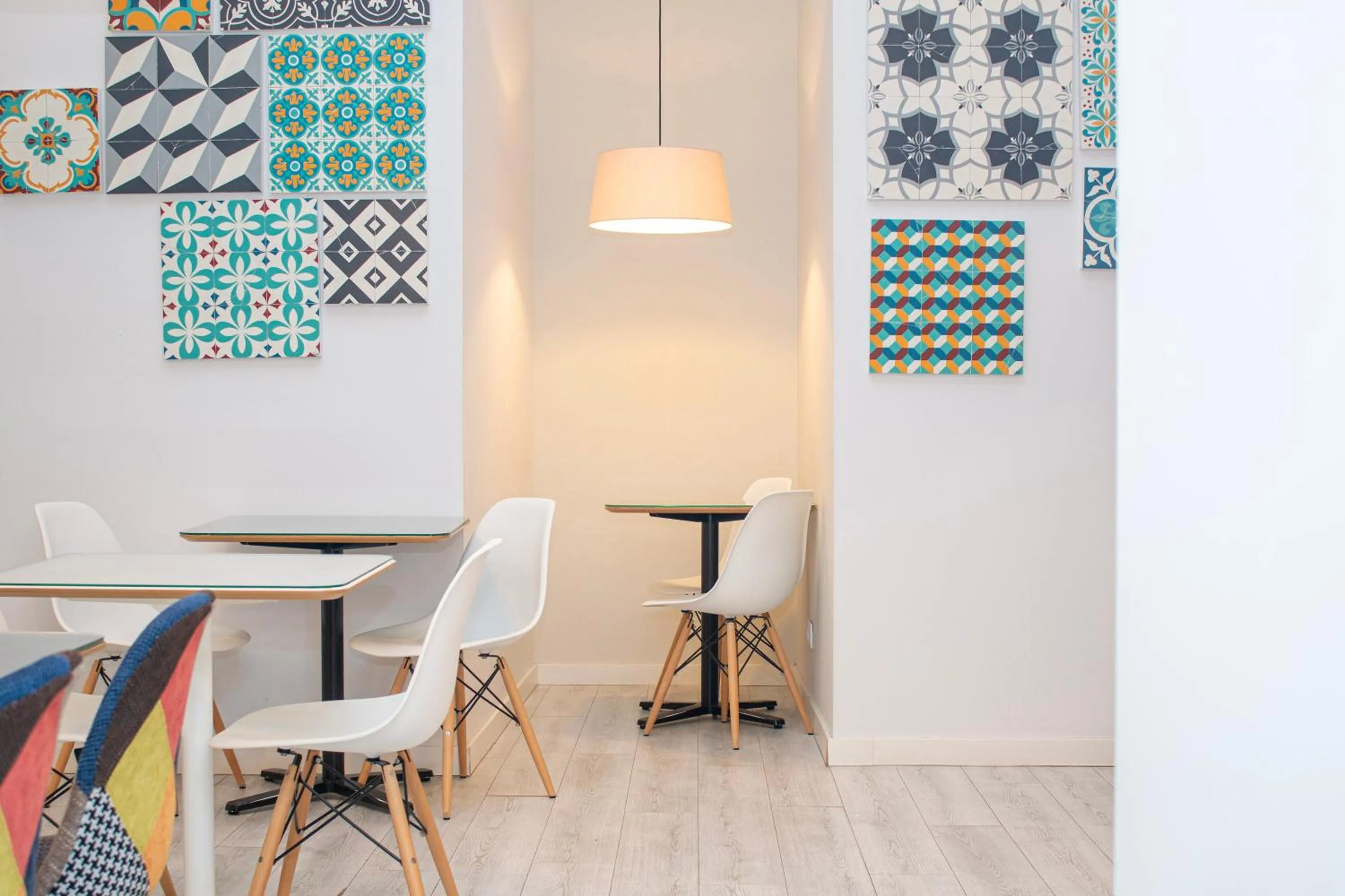 Communal lounge/ TV room in Rio Art Hotel