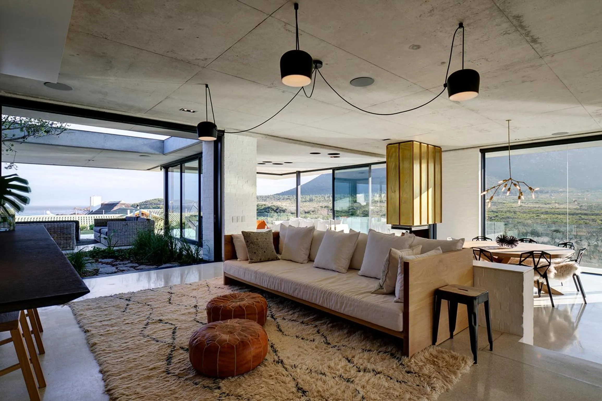 Mountain view in Restio River House