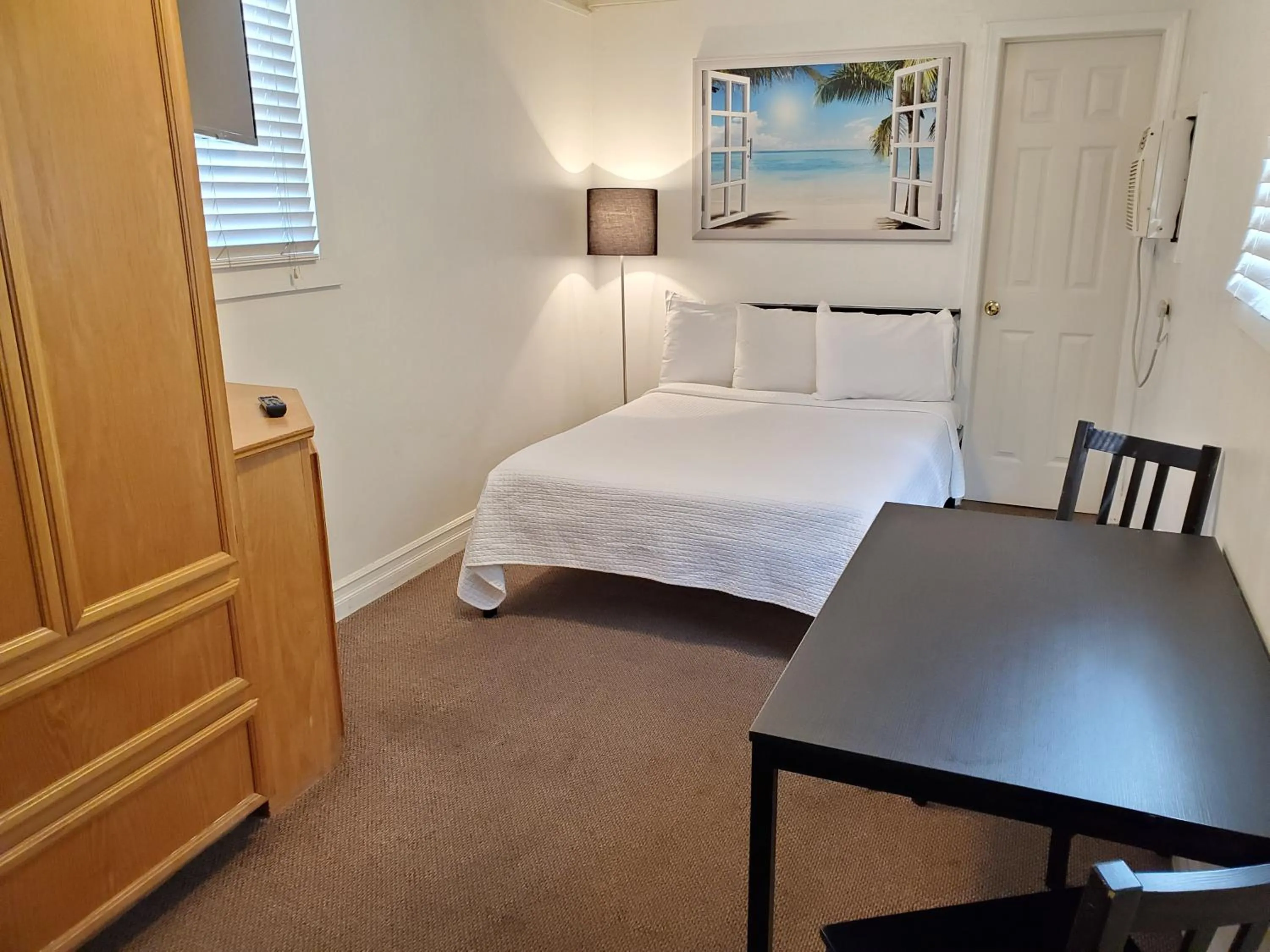 Bedroom, Bed in Coronado Inn