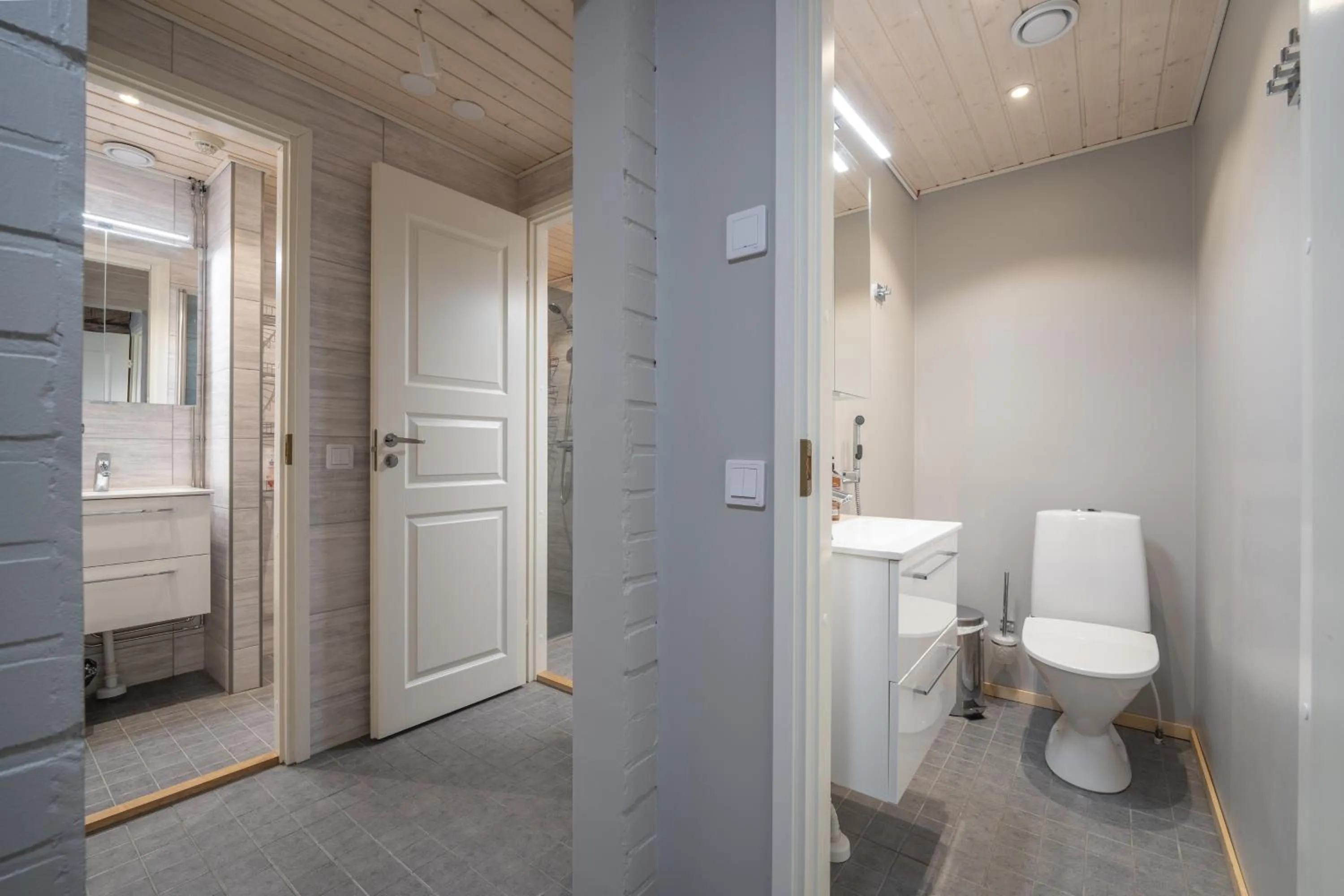 Shower in Kuukkeli Log Houses Aurora Resort