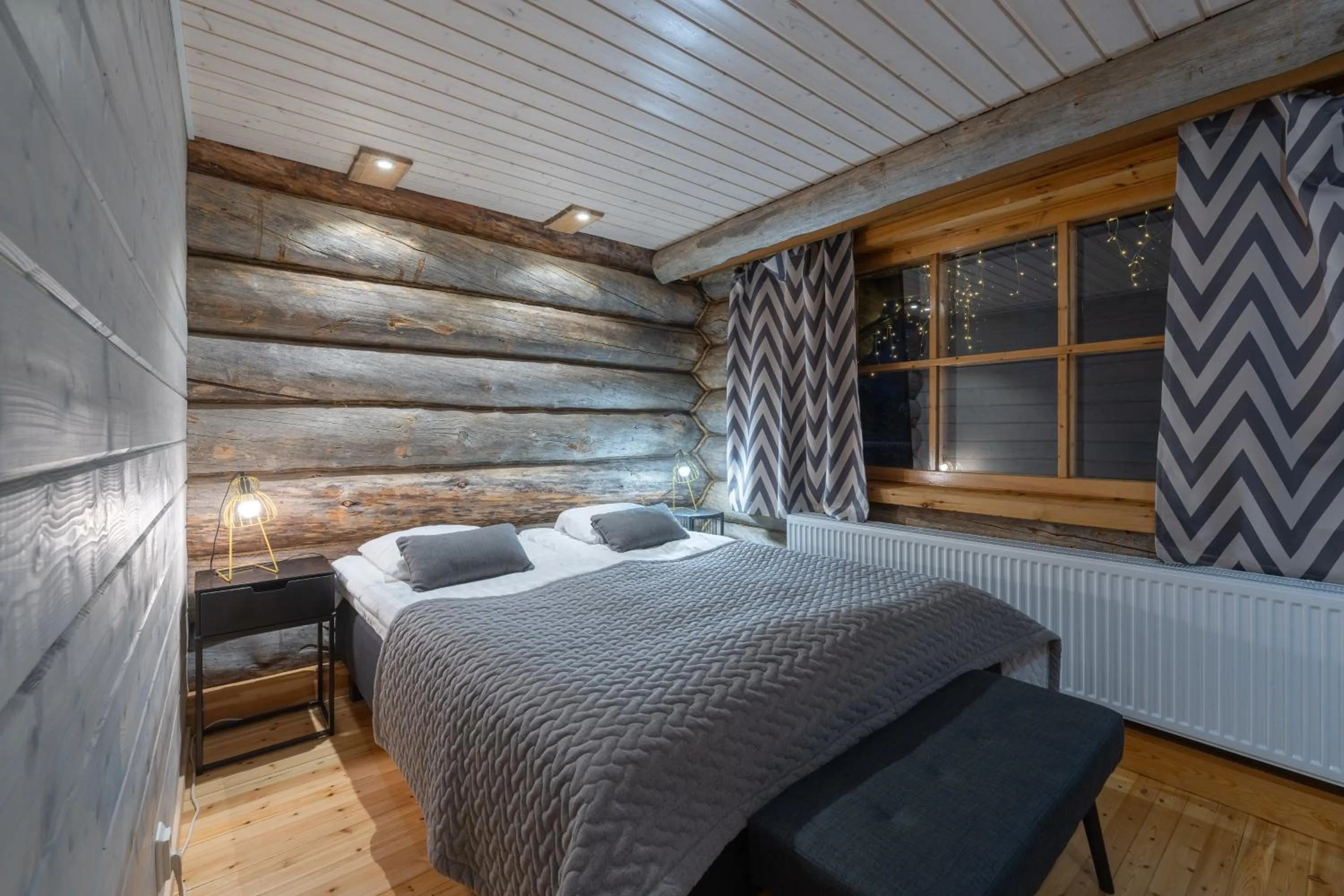 Bed in Kuukkeli Log Houses Aurora Resort