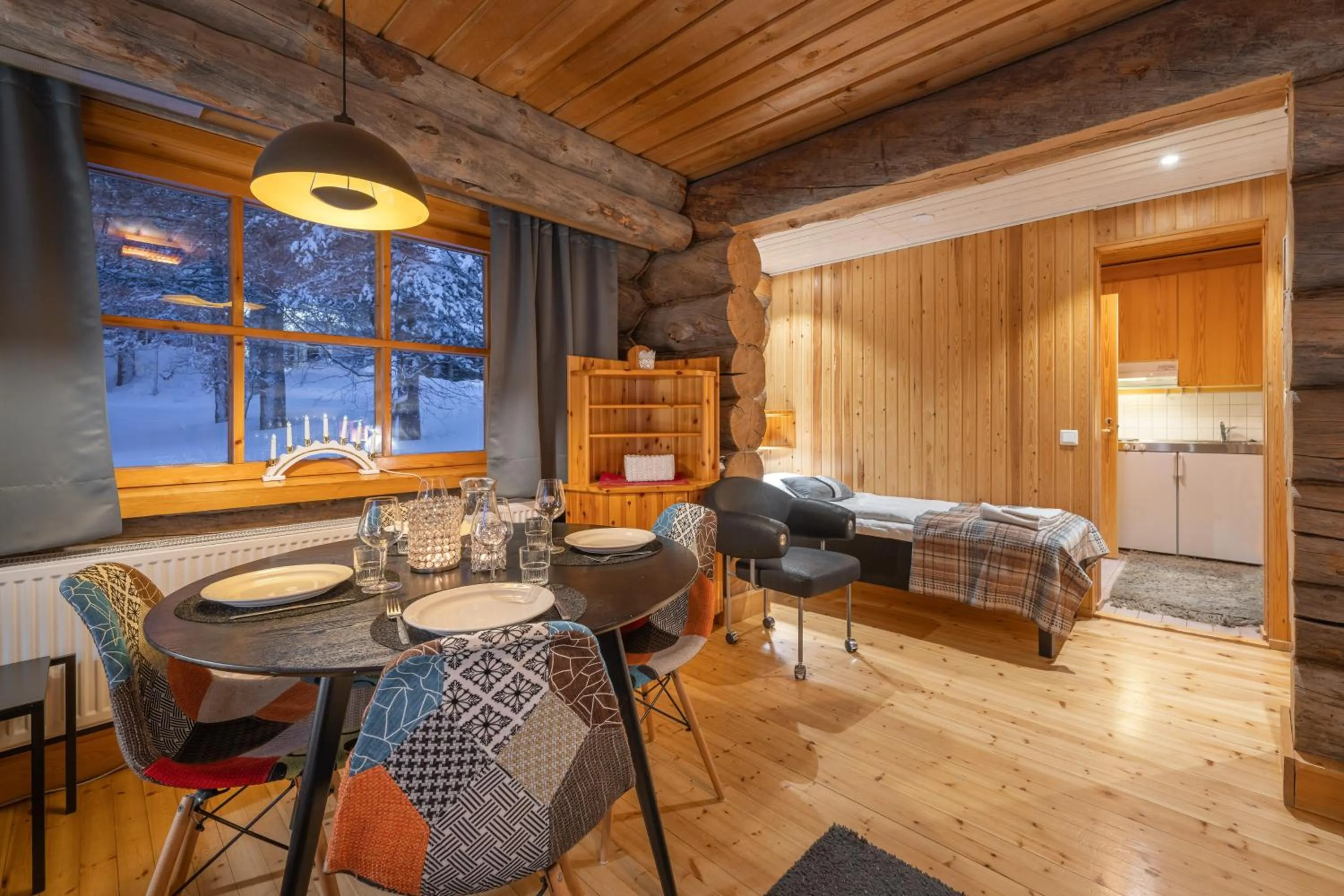 Bed in Kuukkeli Log Houses Aurora Resort