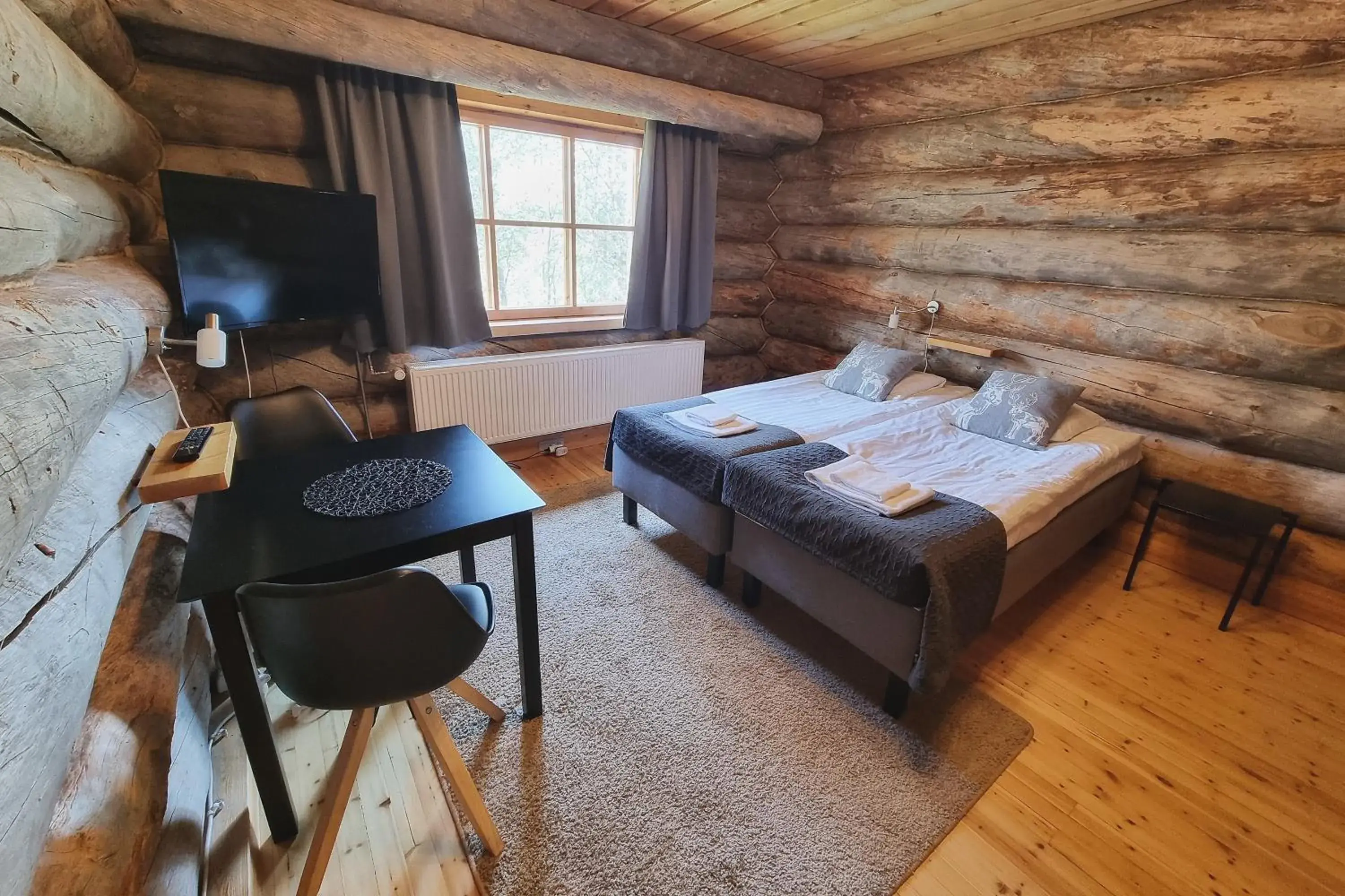 Twin Room with Shared Bathroom in Kuukkeli Log Houses Aurora Resort Twin Room with Shared Bathroom in Kuukkeli Log Houses Aurora Resort