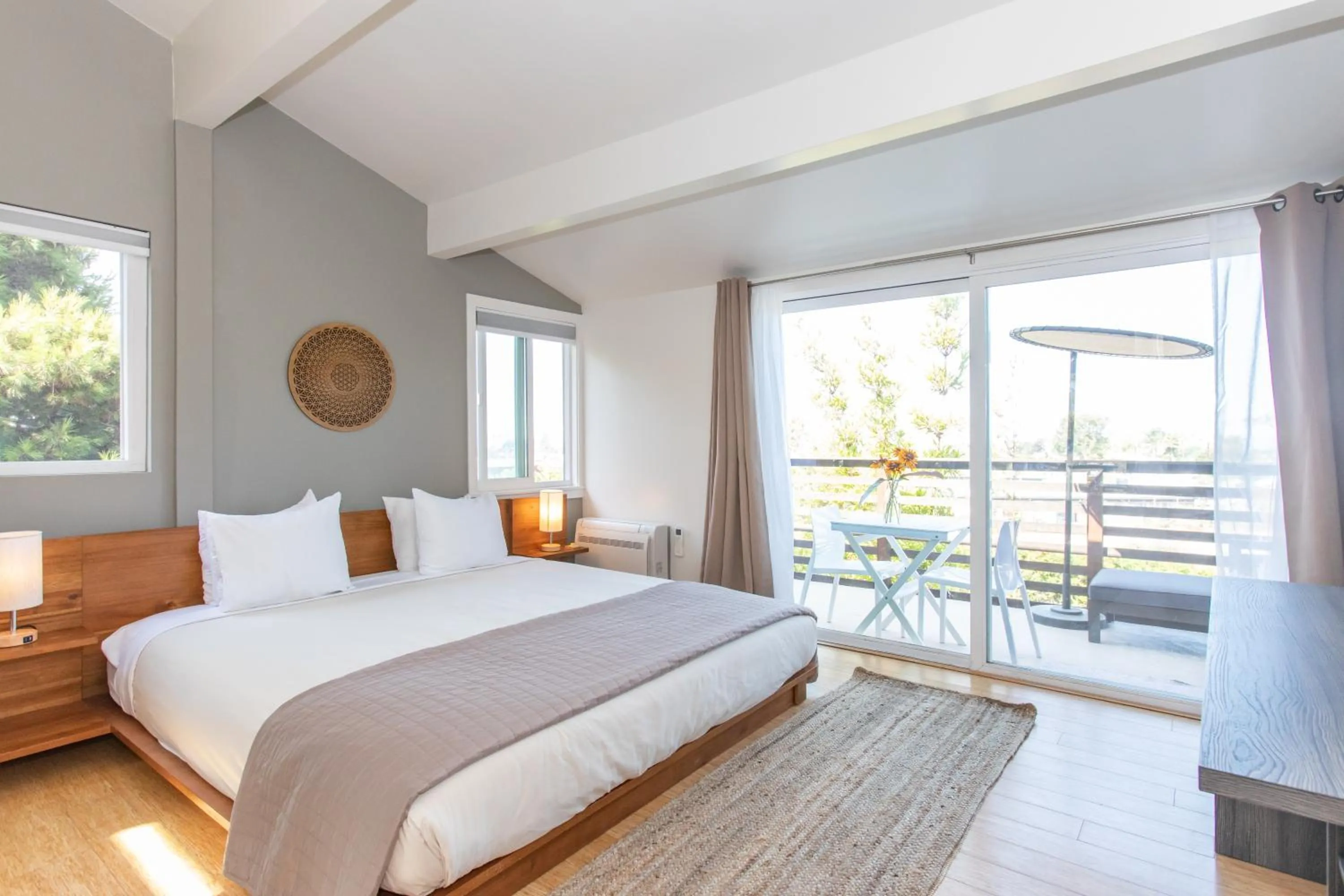 Bed in Inn at Moonlight Beach