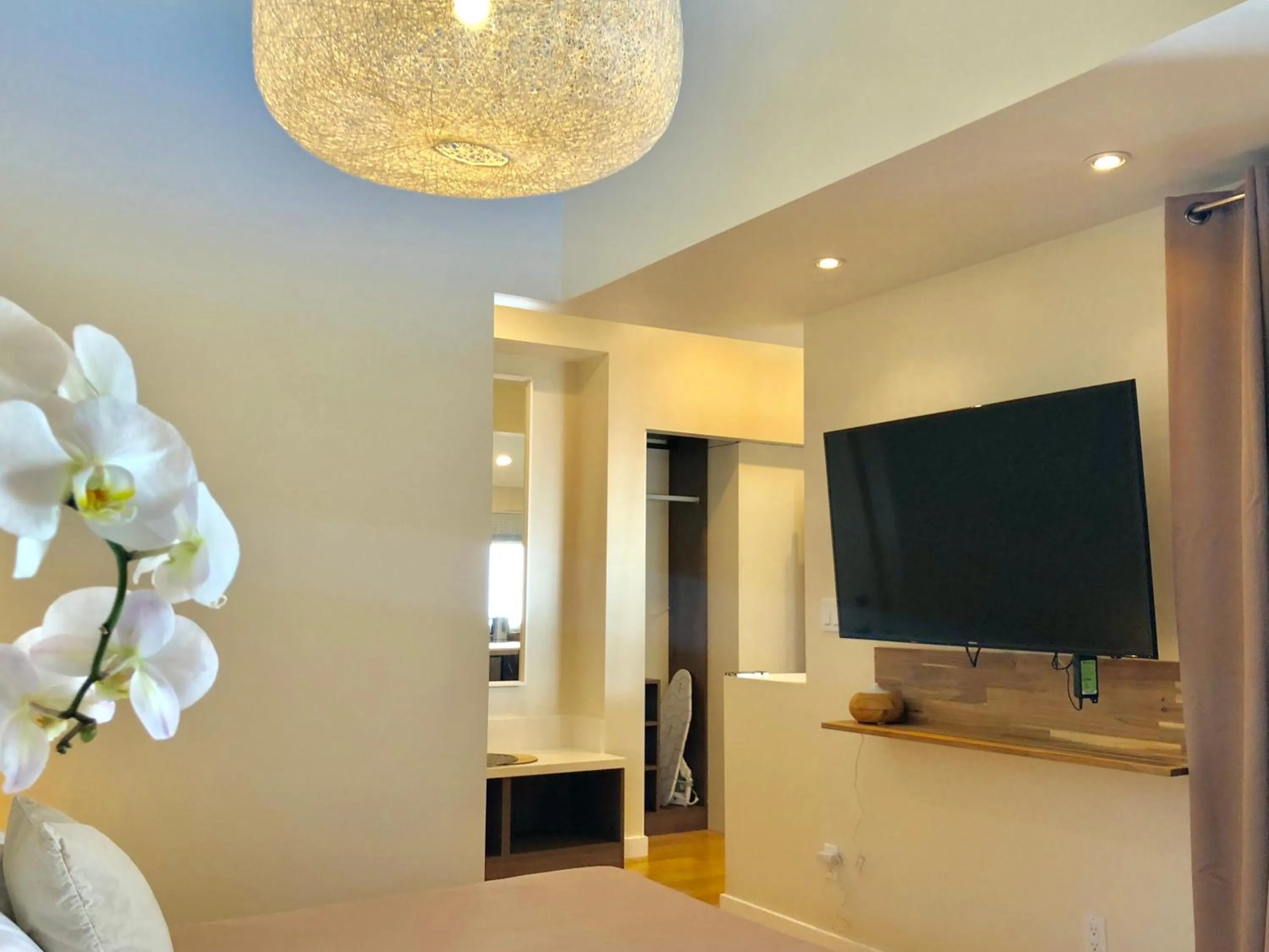 Photo of the whole room in Inn at Moonlight Beach