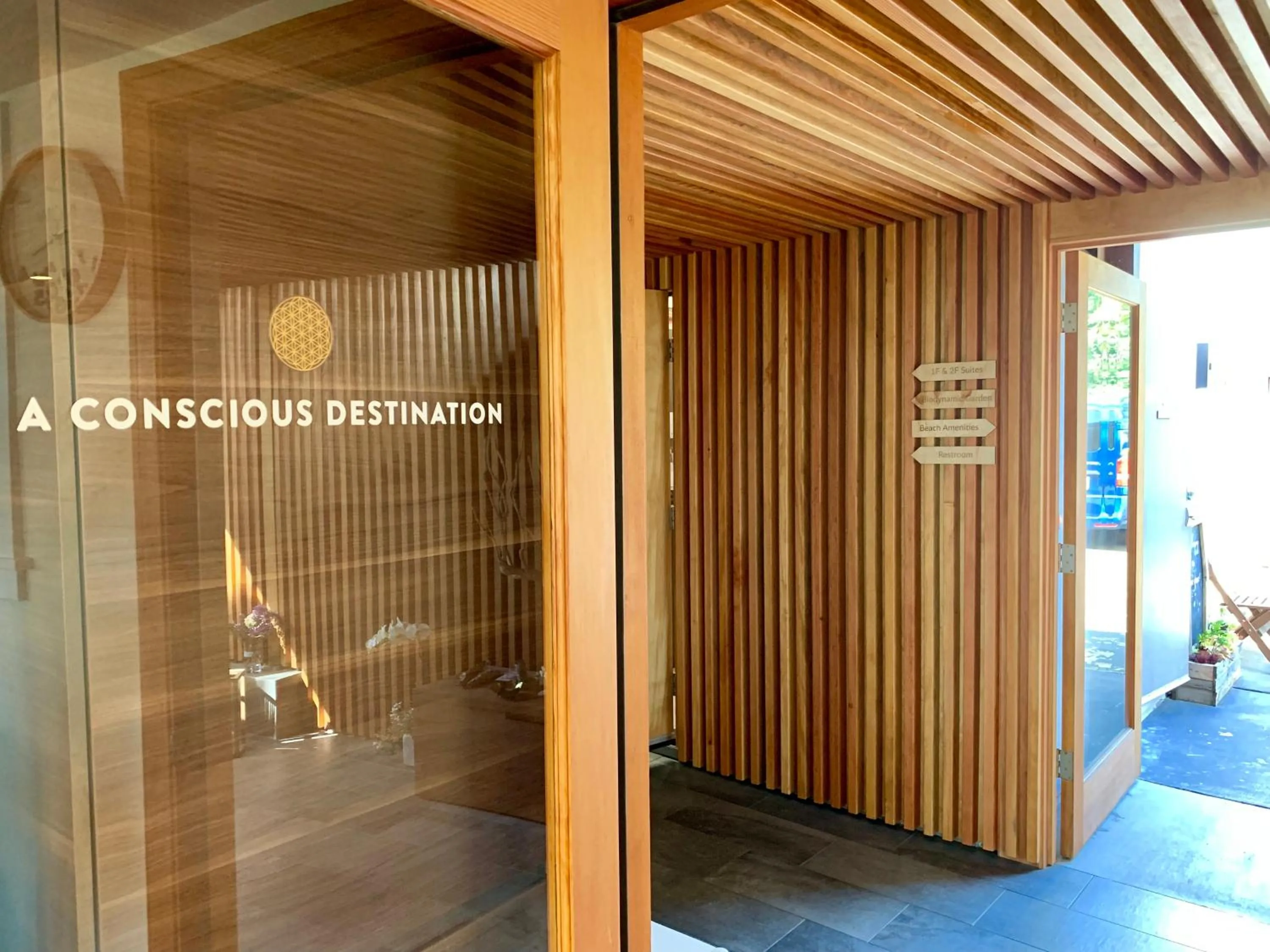 Facade/entrance in Inn at Moonlight Beach