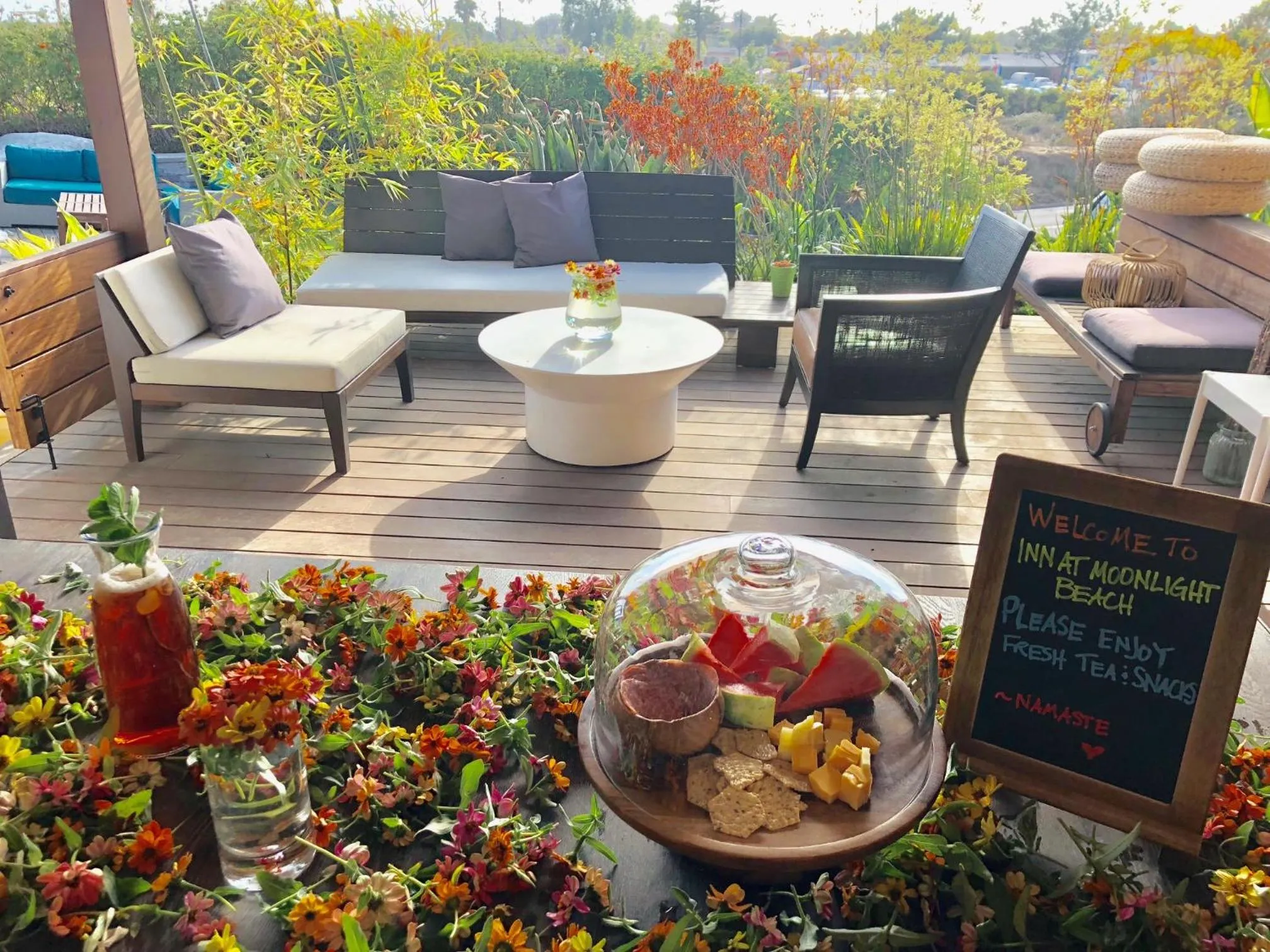 Lounge or bar in Inn at Moonlight Beach